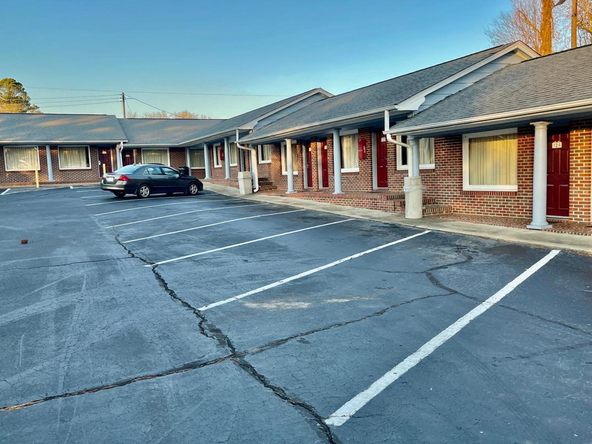 IMPERIAL MOTEL photo 2