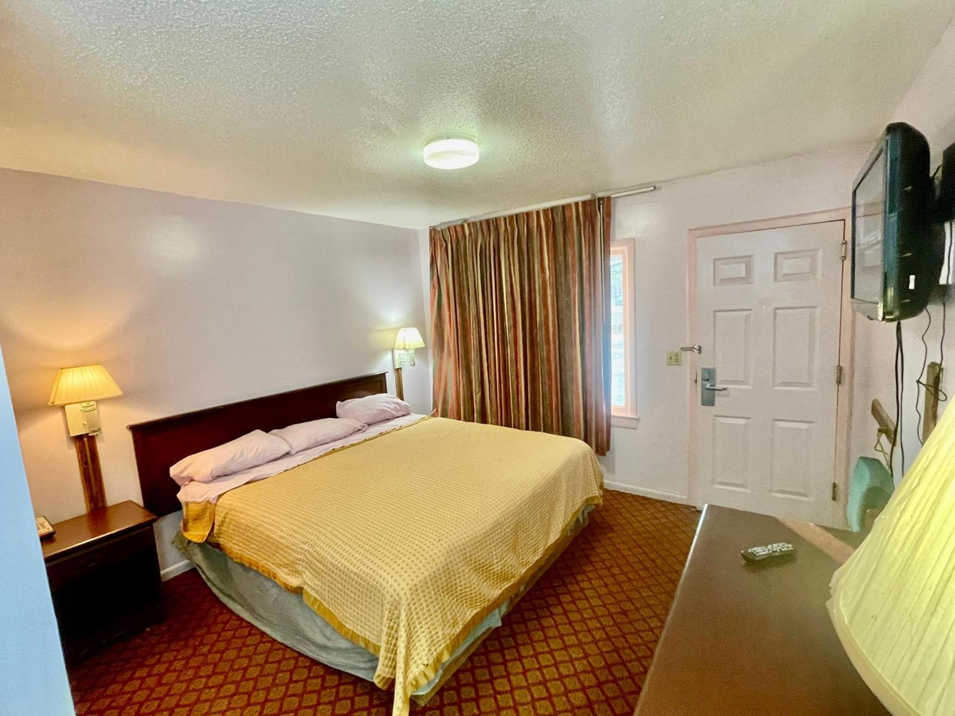 IMPERIAL MOTEL photo 10