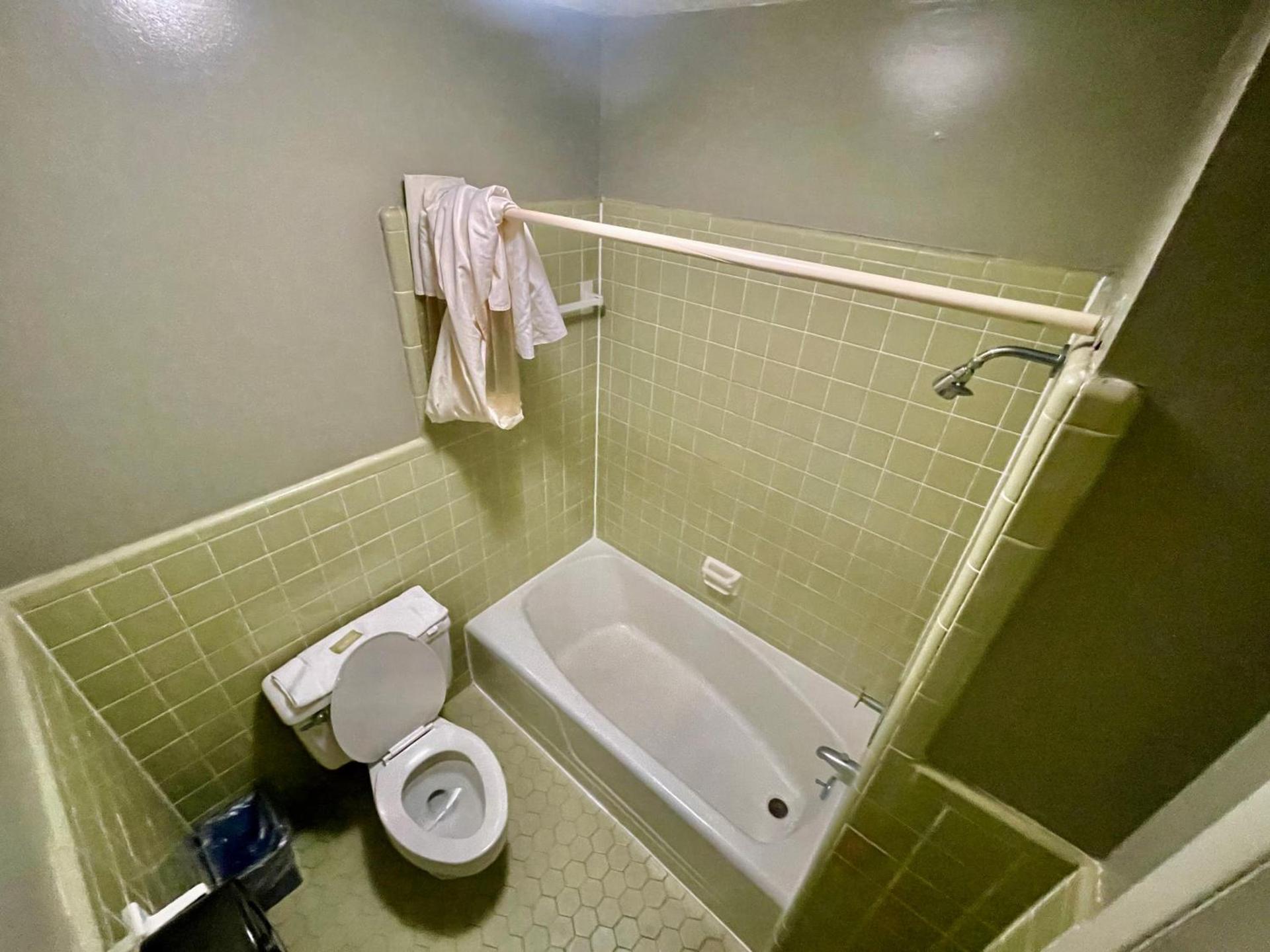 IMPERIAL MOTEL photo 21