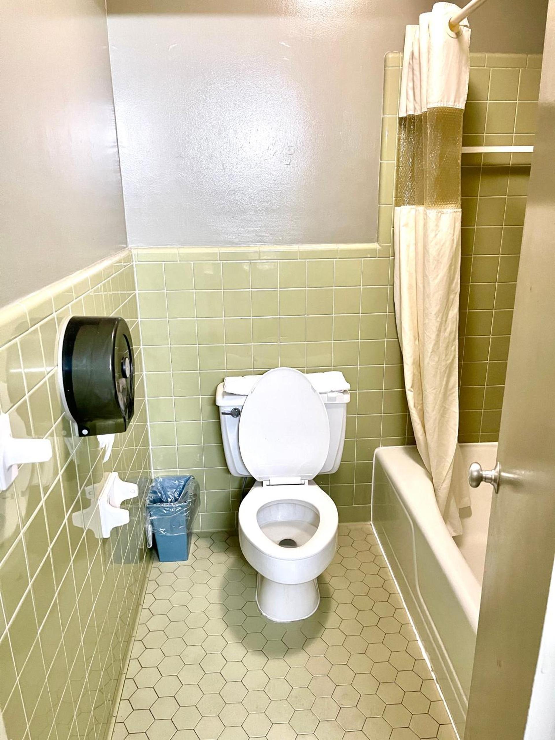 IMPERIAL MOTEL photo 17