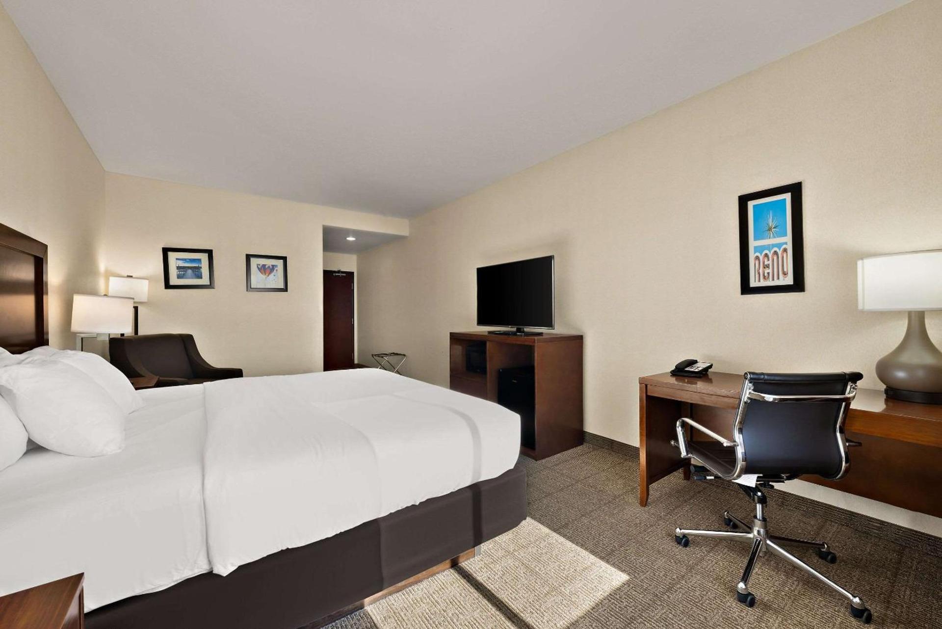 Comfort Inn & Suites Airport Convention Center photo 12