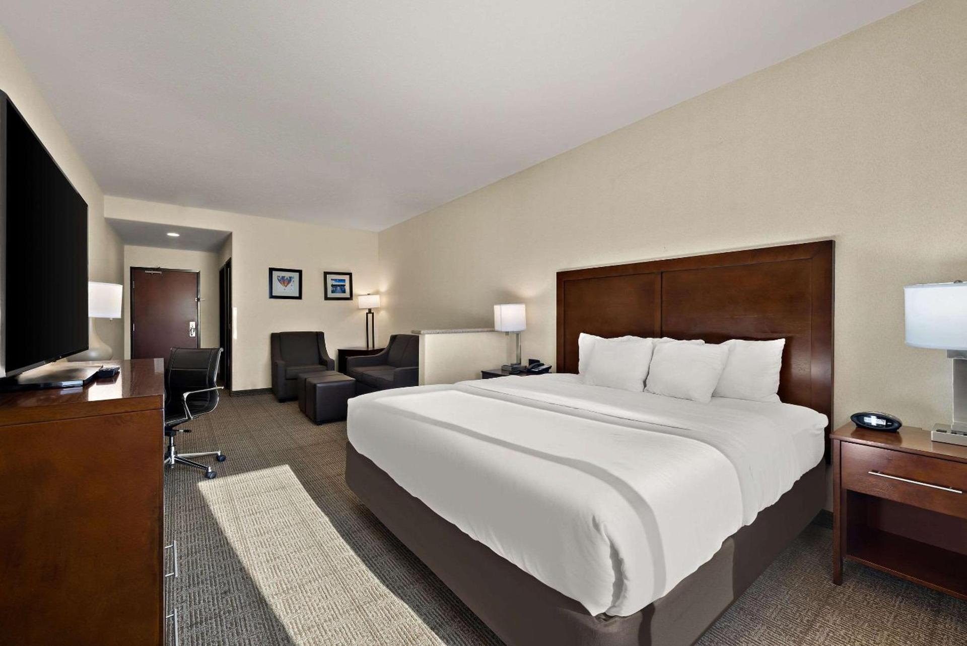 Comfort Inn & Suites Airport Convention Center photo 18