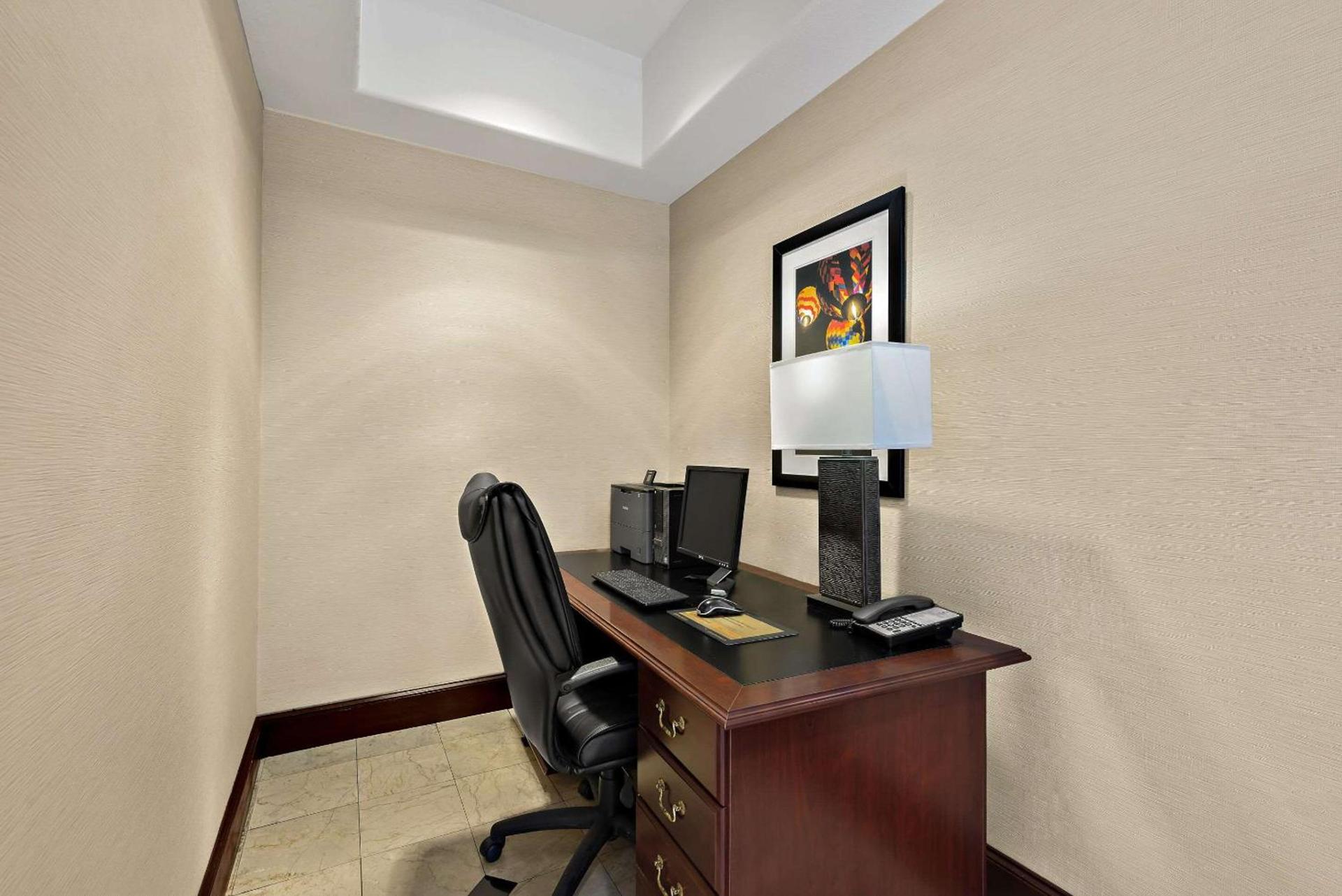 Comfort Inn & Suites Airport Convention Center photo 23