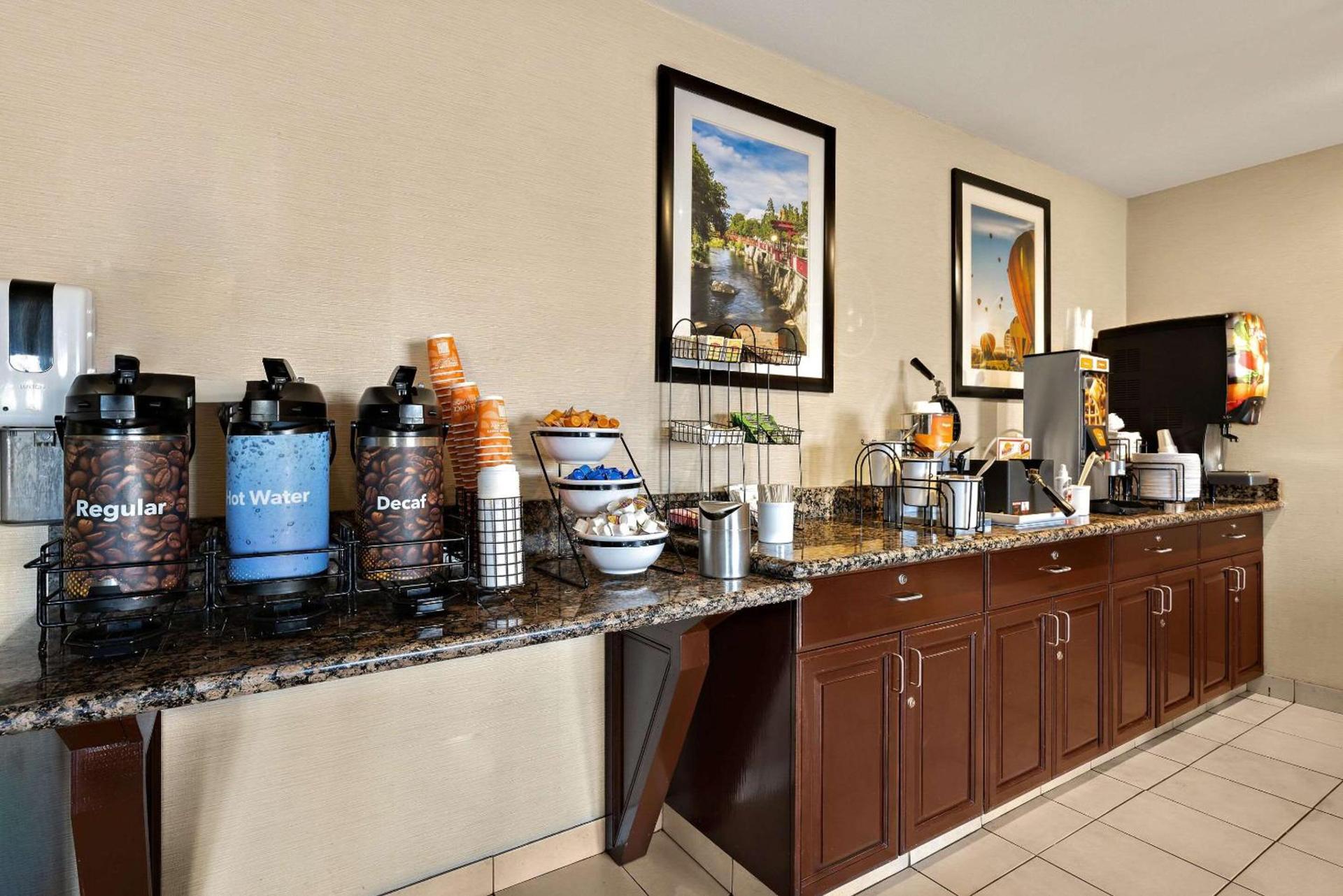 Comfort Inn & Suites Airport Convention Center photo 26