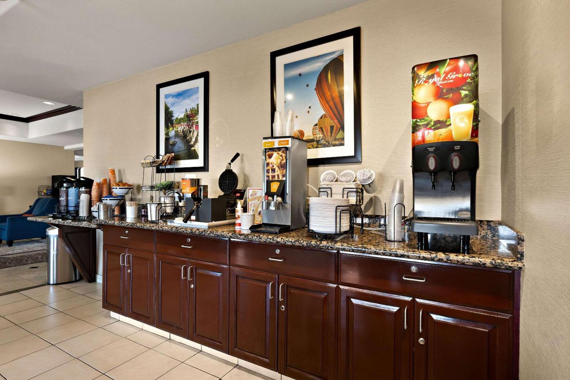 Comfort Inn & Suites Airport Convention Center photo 27
