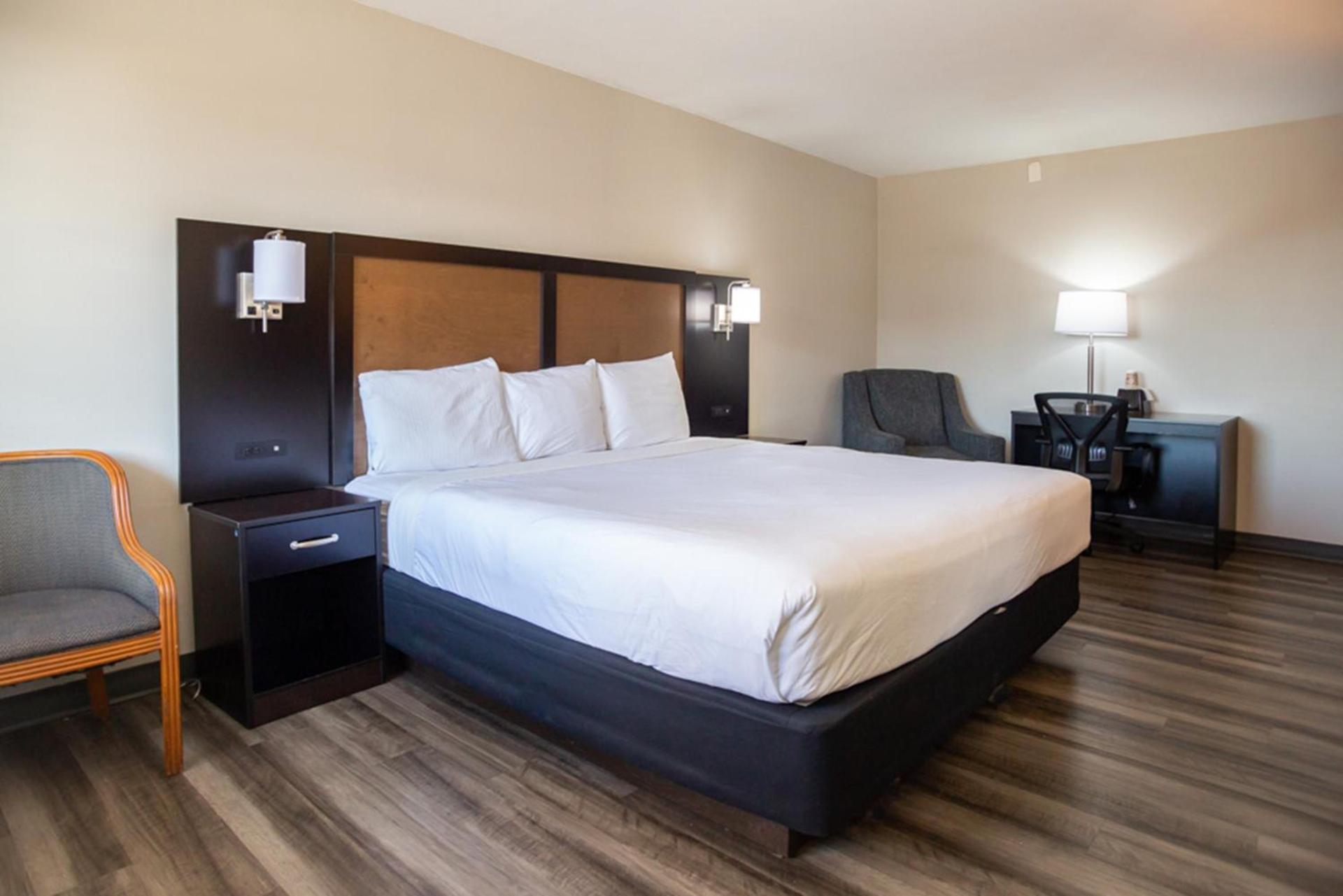Baymont by Wyndham Austin University Area photo 14