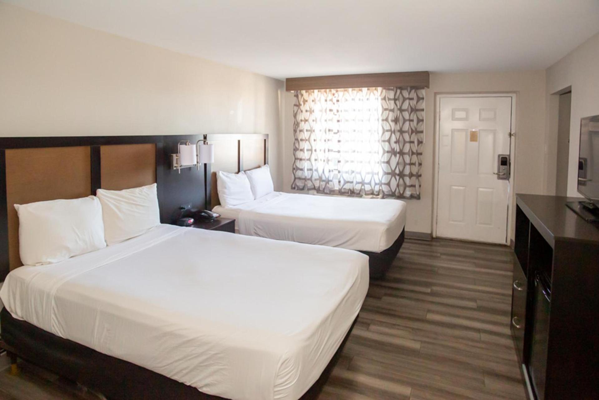 Baymont by Wyndham Austin University Area photo 21