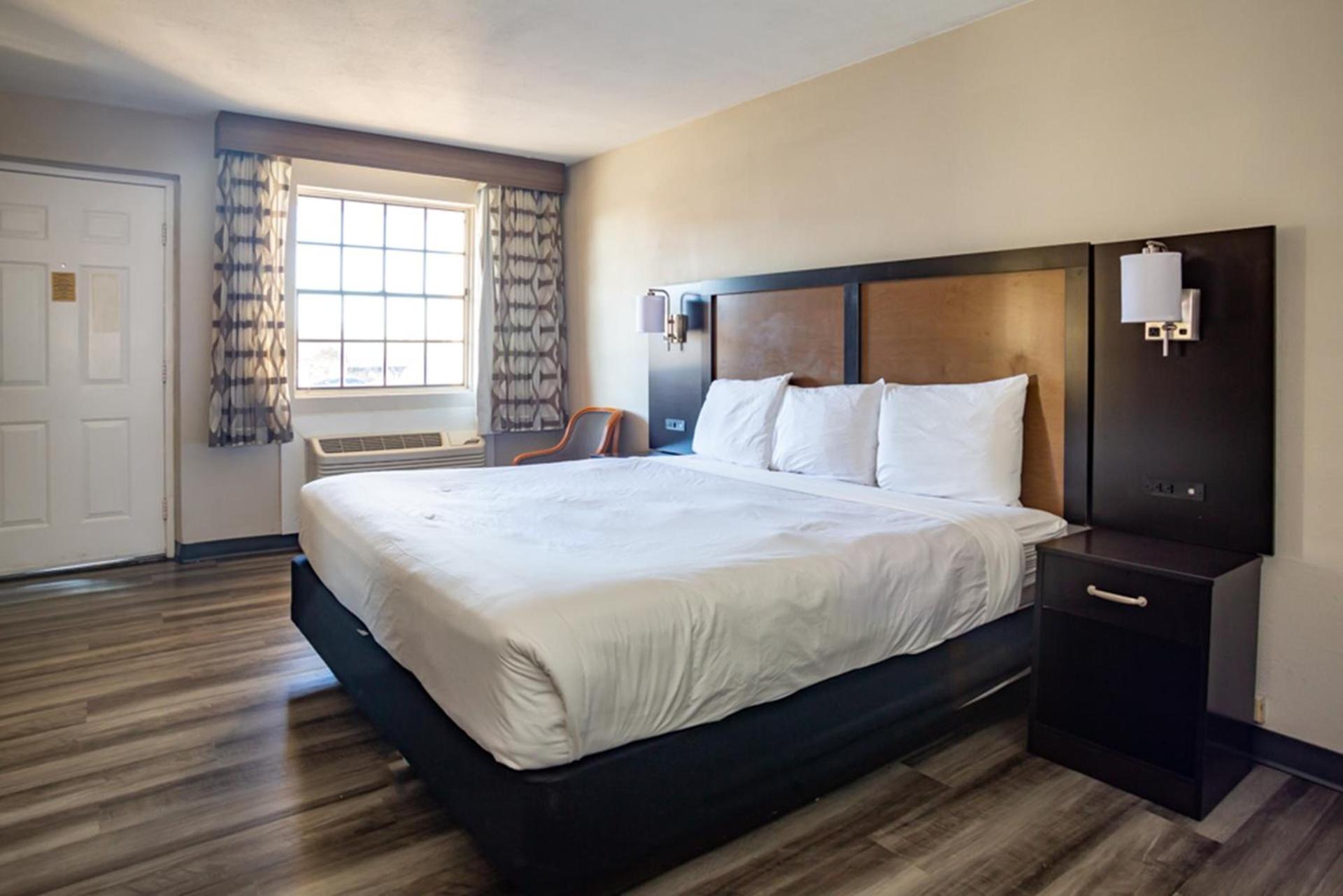 Baymont by Wyndham Austin University Area photo 20