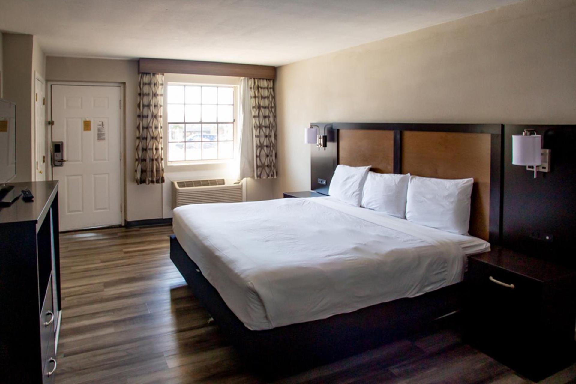 Baymont by Wyndham Austin University Area photo 26