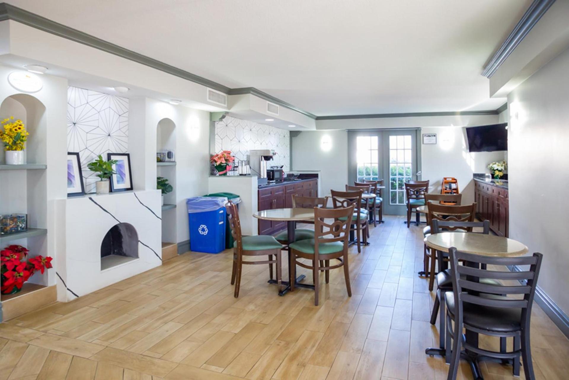 Baymont by Wyndham Austin University Area photo 19