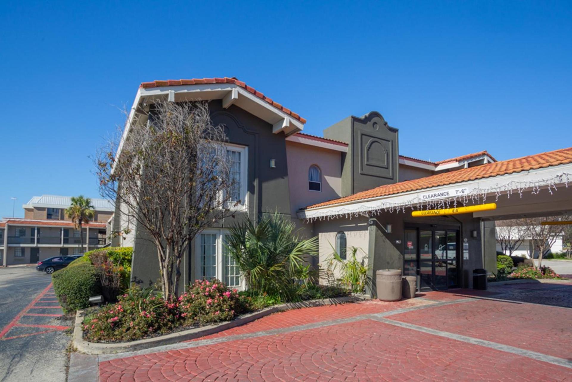 Baymont by Wyndham Austin University Area photo 16