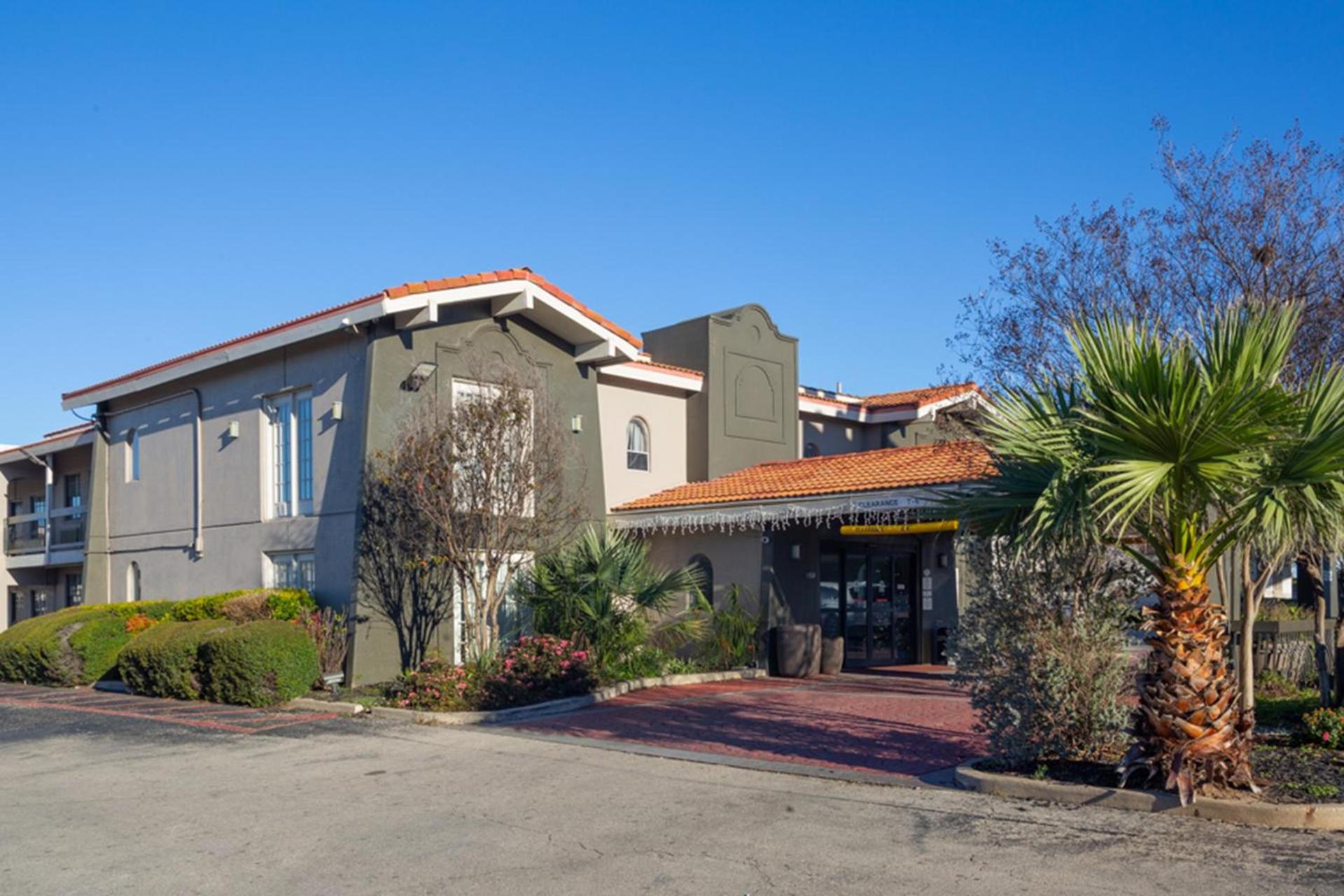 Baymont by Wyndham Austin University Area photo 15