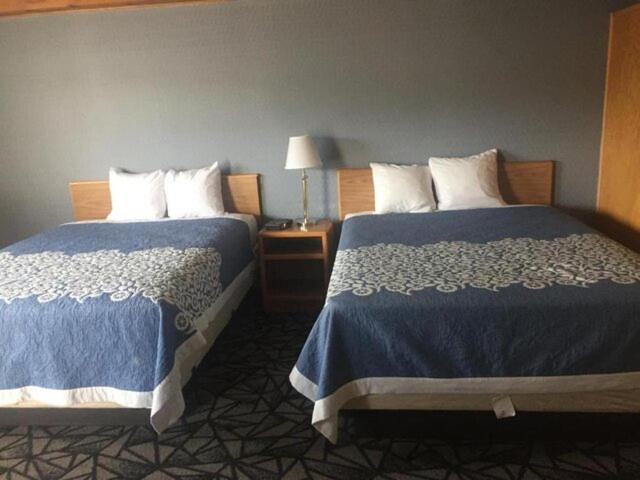 Tomahawk Motor Lodge photo 3
