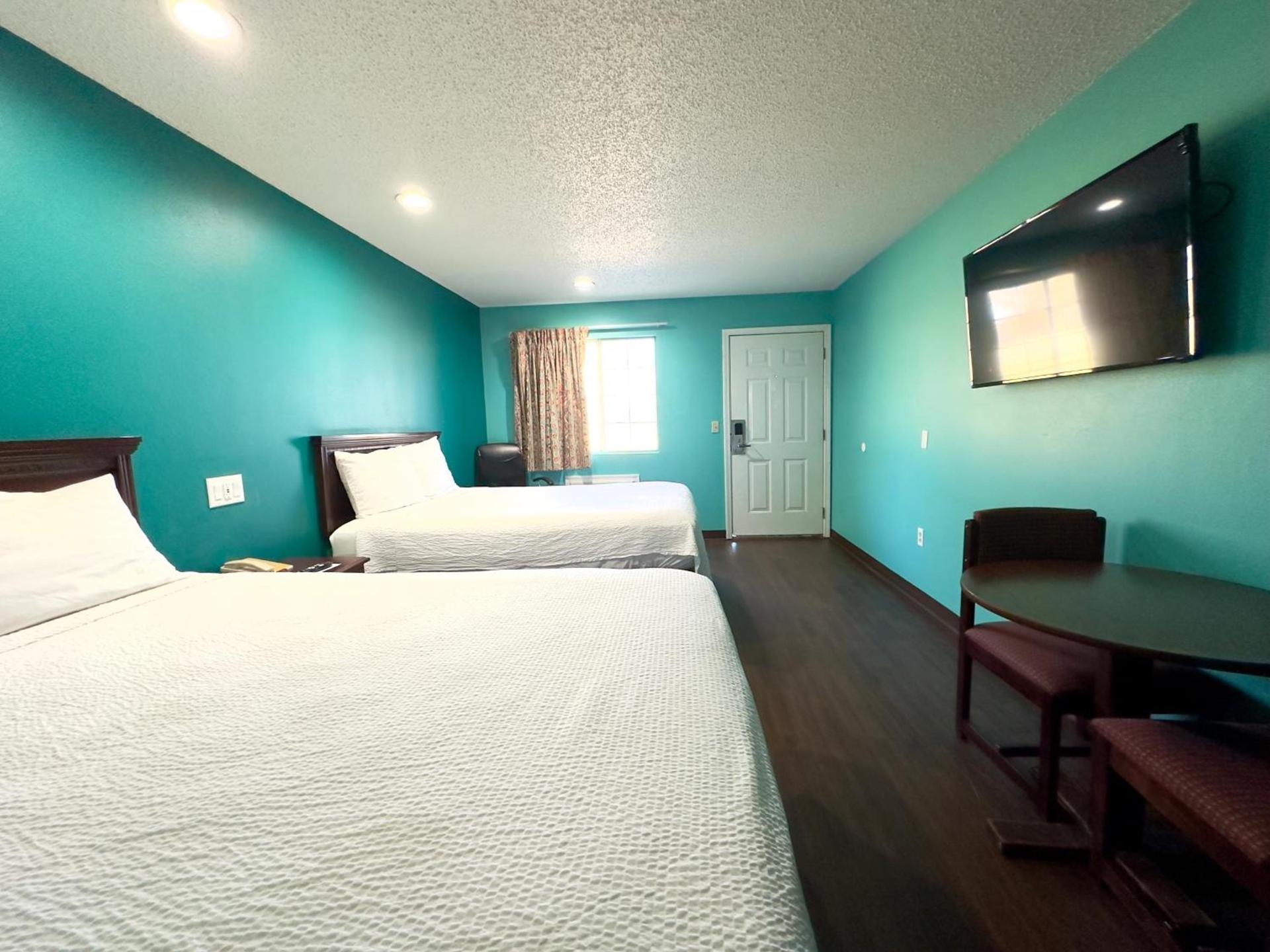 Razorback Inn photo 2