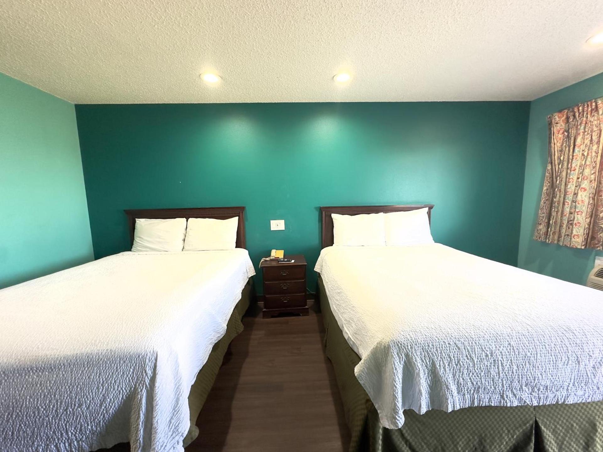 Razorback Inn photo 3