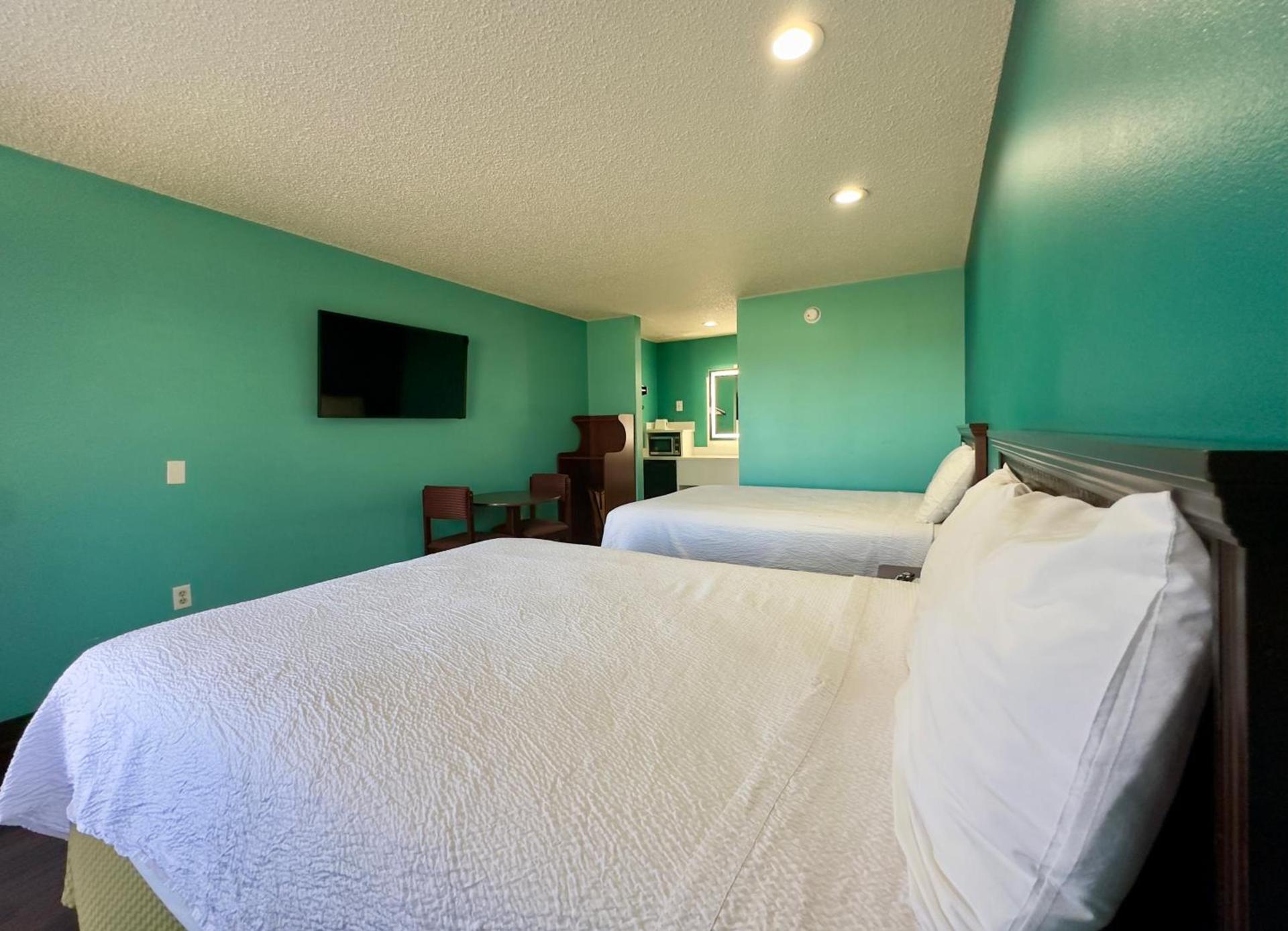 Razorback Inn photo 5
