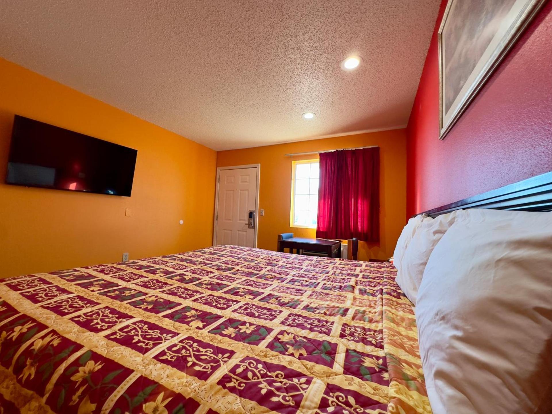 Razorback Inn photo 9