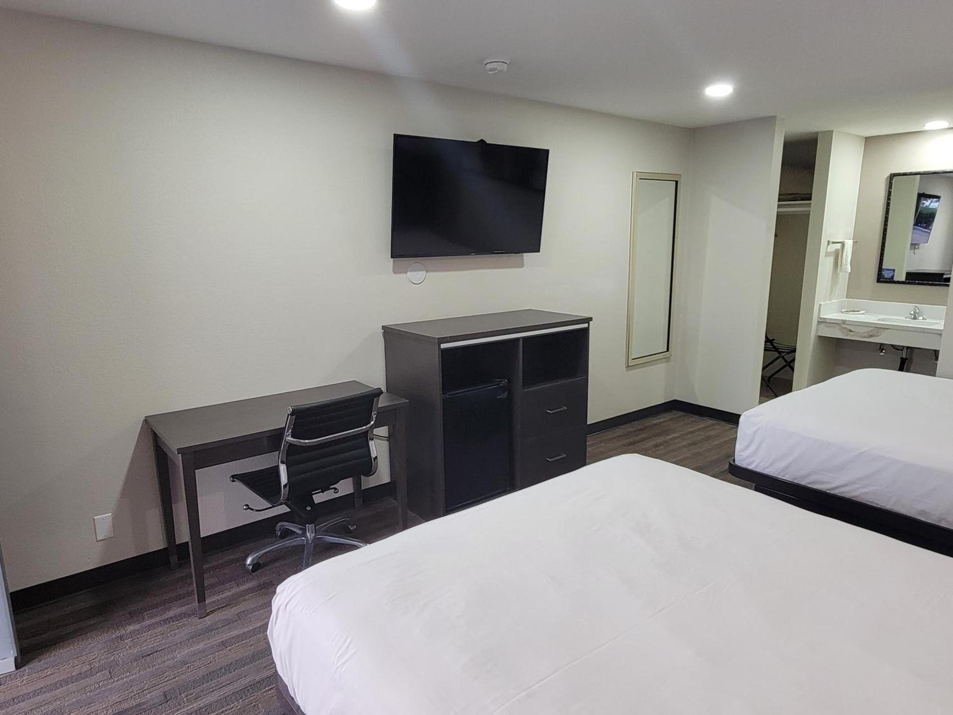 Travelodge by Wyndham Buena Park photo 5