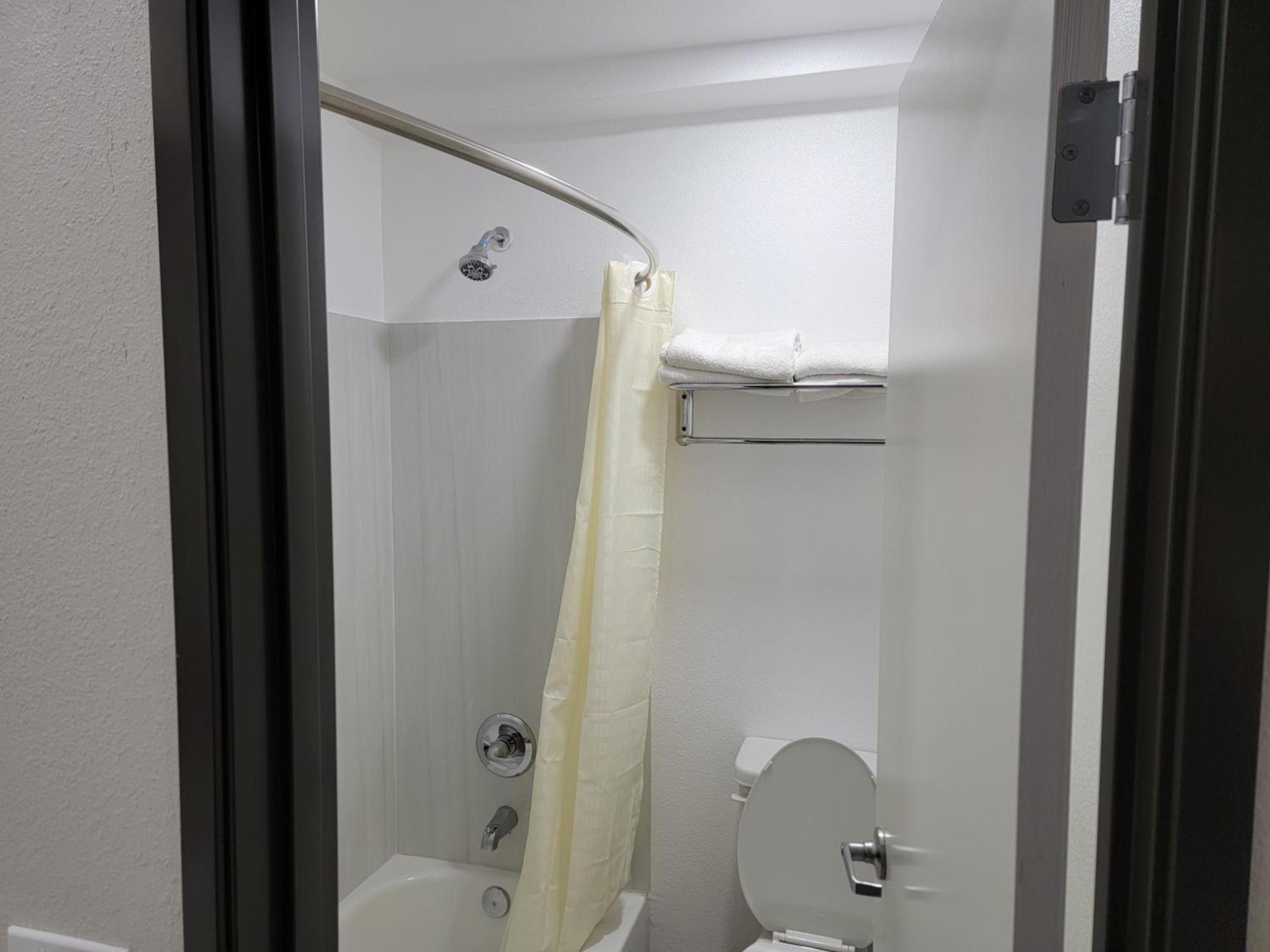 Travelodge by Wyndham Buena Park photo 7
