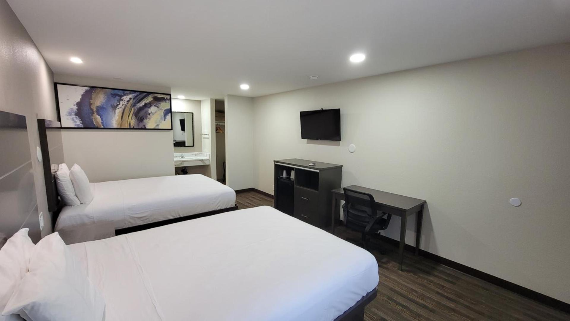 Travelodge by Wyndham Buena Park photo 12