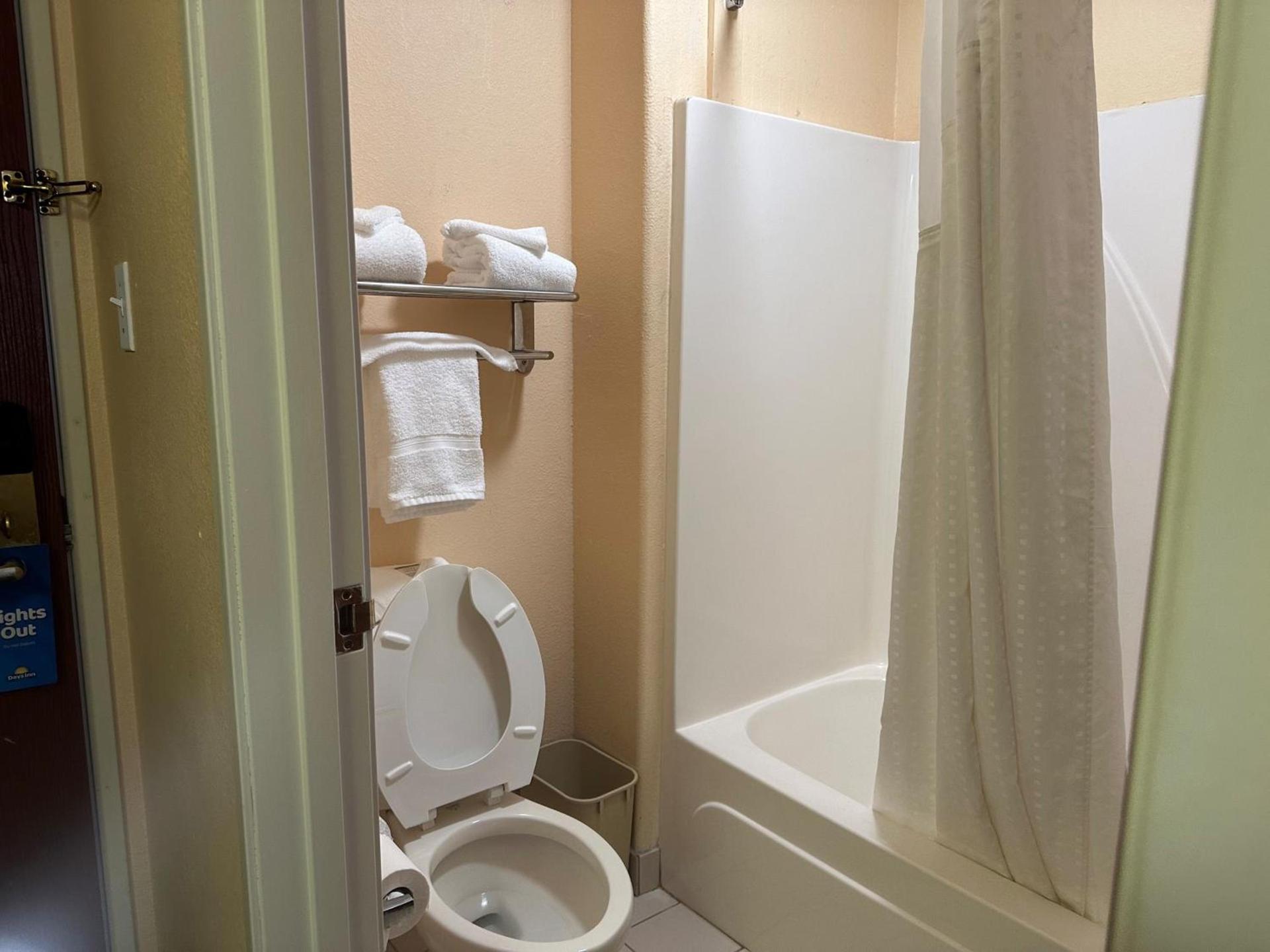 Days Inn & Suites by Wyndham Eunice photo 47