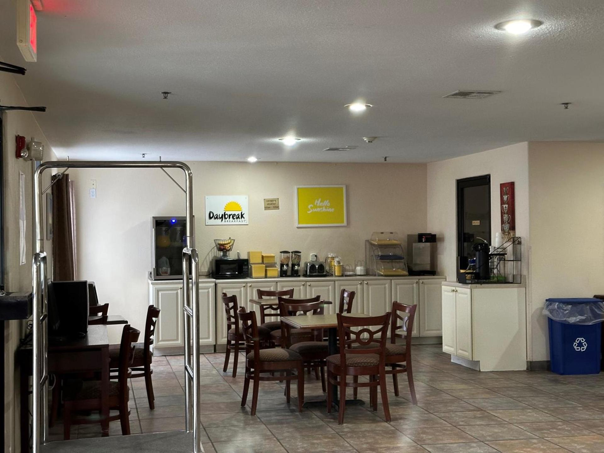 Days Inn & Suites by Wyndham Eunice photo 59