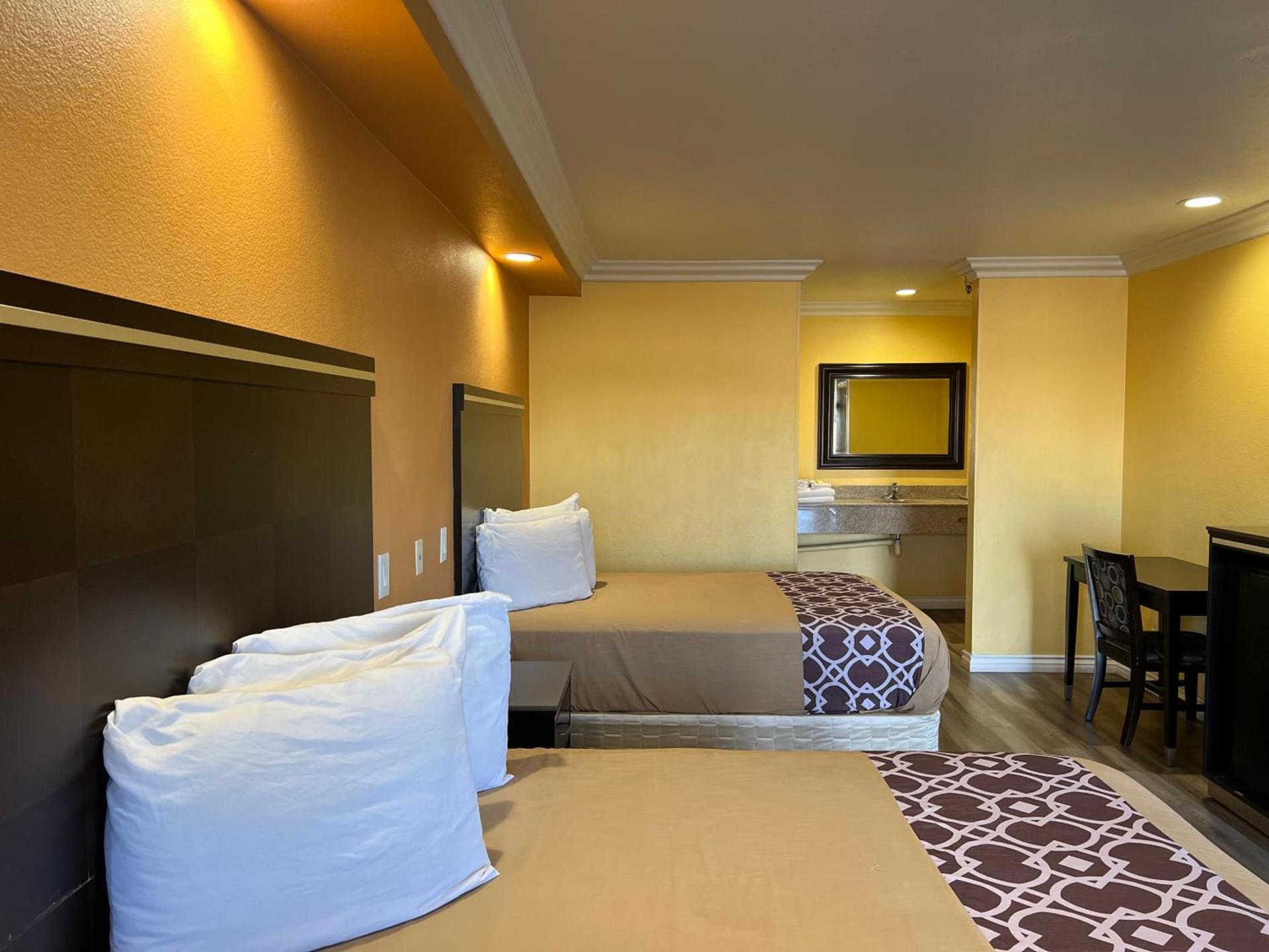 Industry Inn & Suites photo 27