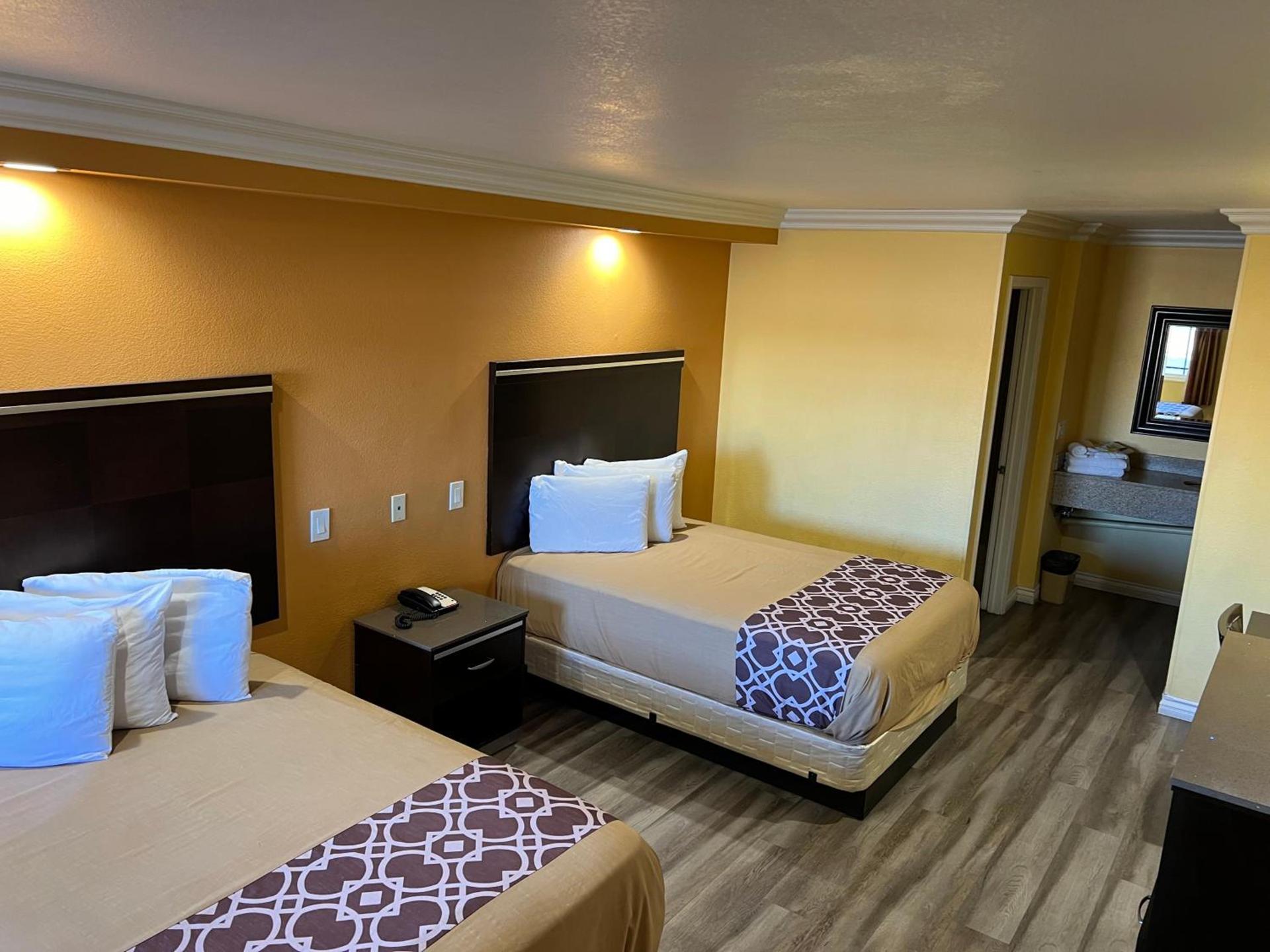 Industry Inn & Suites photo 29