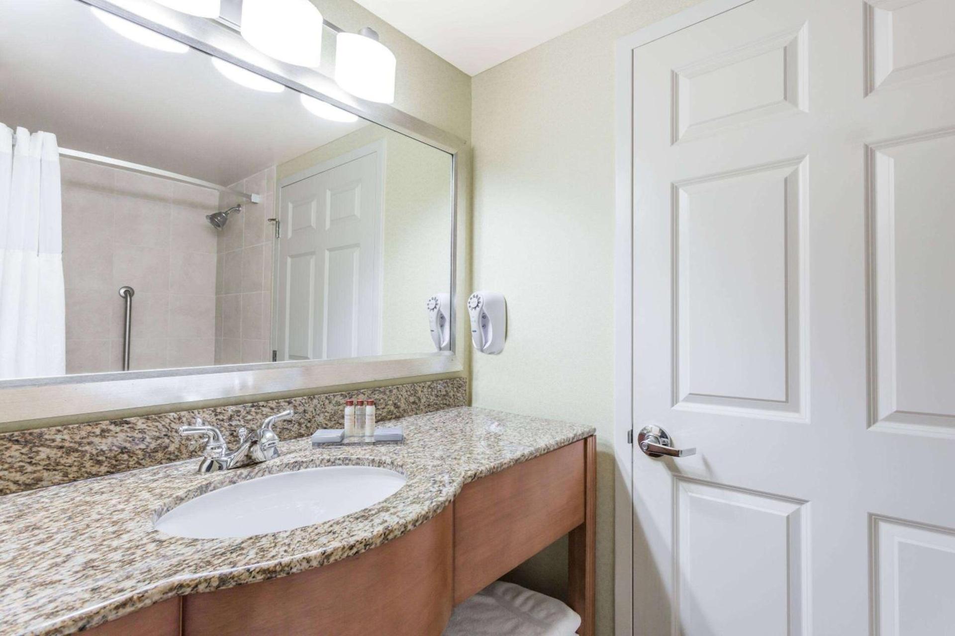 Wingate by Wyndham Richmond Short Pump photo 6