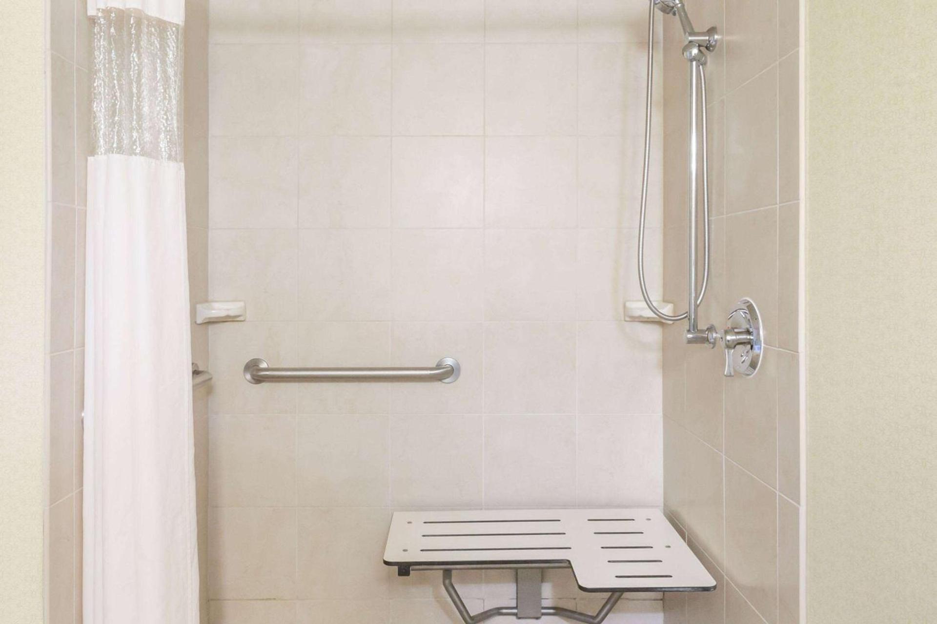 Wingate by Wyndham Richmond Short Pump photo 9