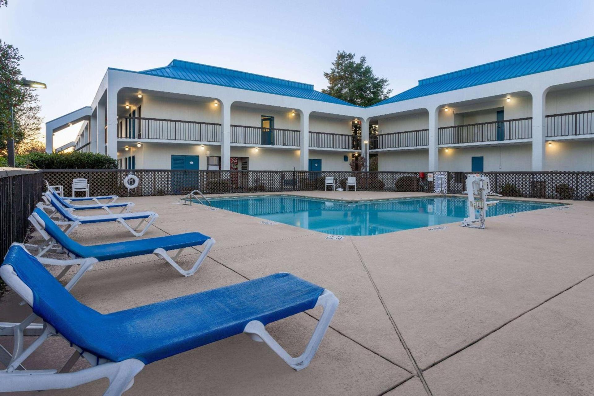 Studio 6 Suites Jacksonville, NC - Camp LeJeune photo 9