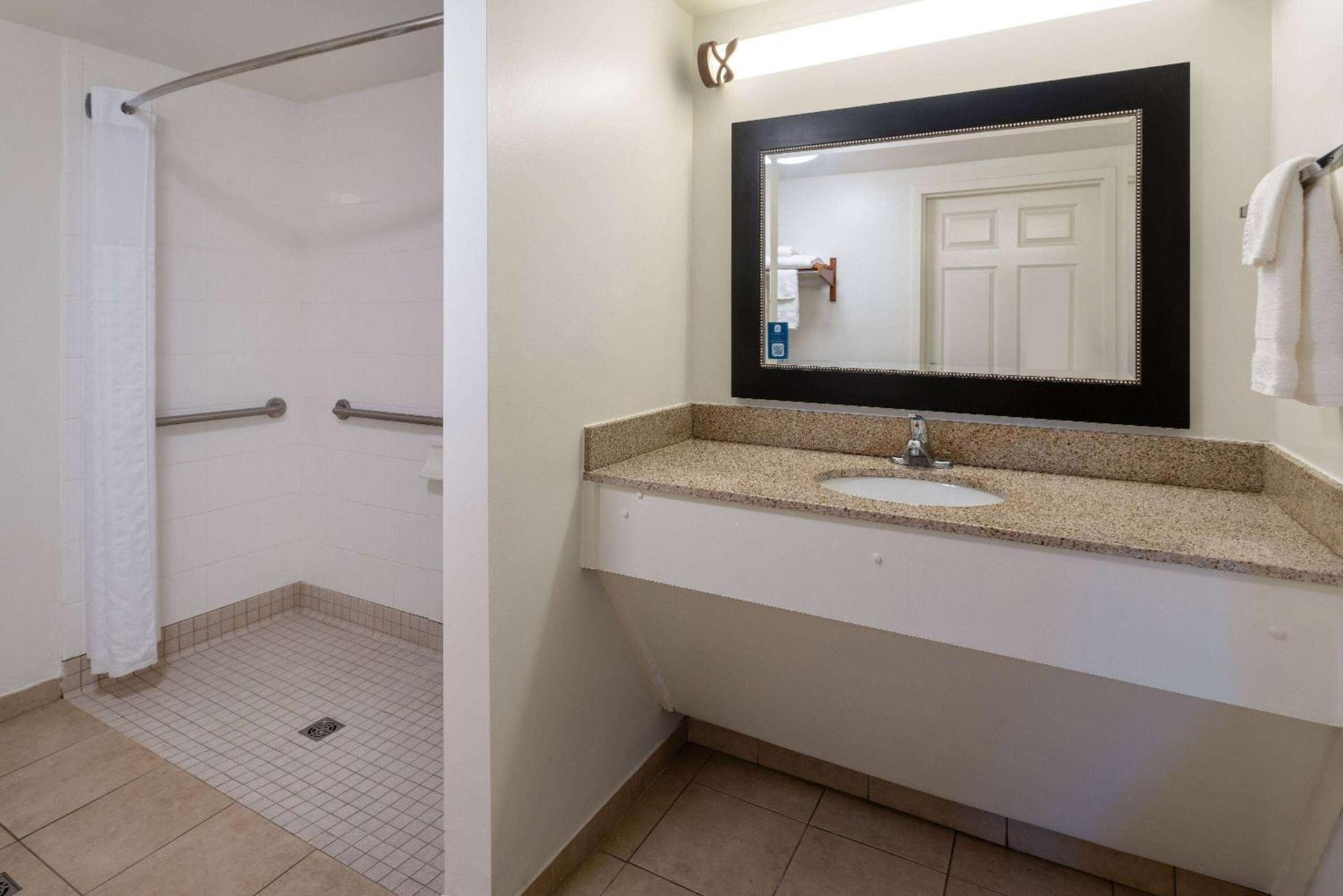 Studio 6 Suites Jacksonville, NC - Camp LeJeune photo 11