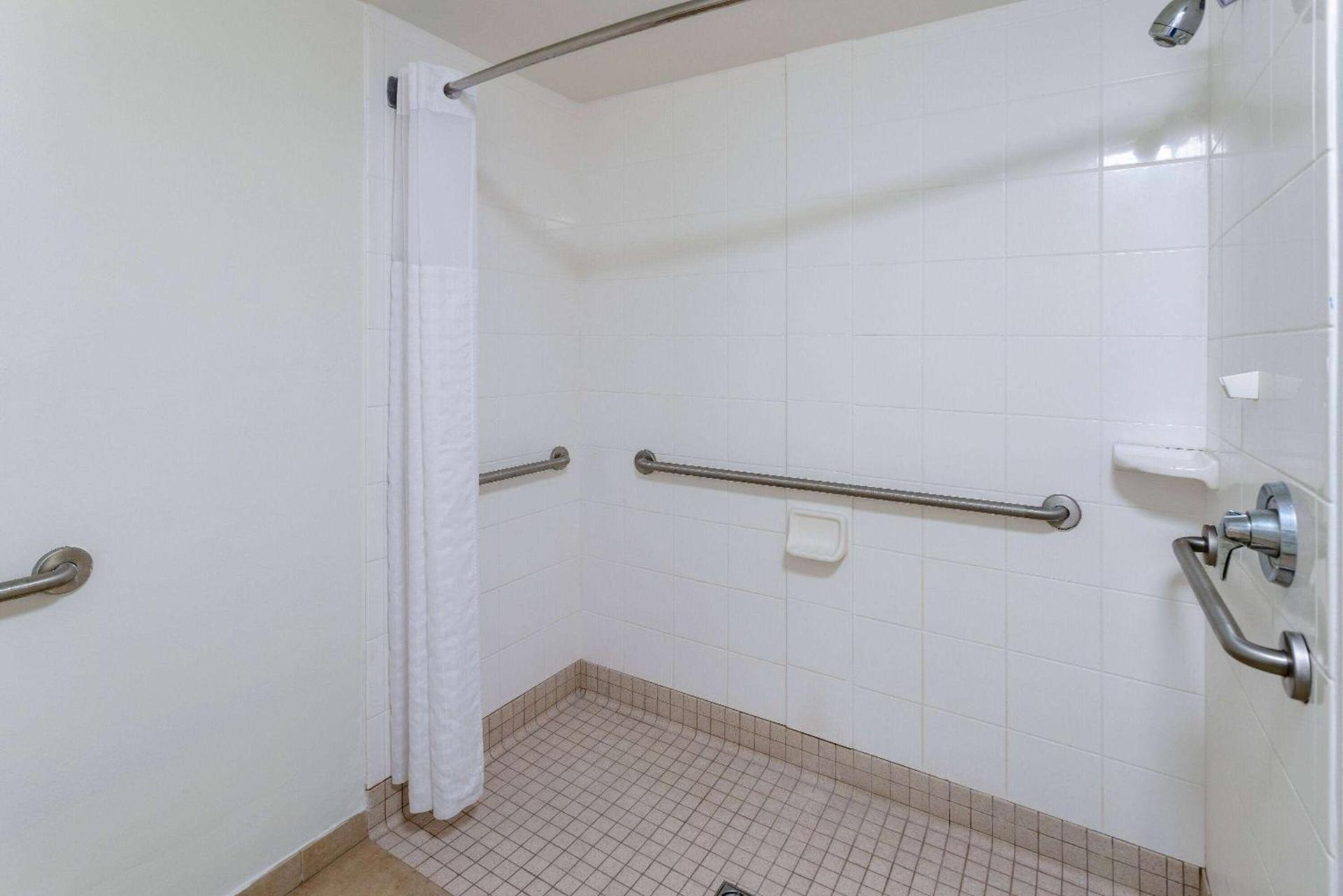 Studio 6 Suites Jacksonville, NC - Camp LeJeune photo 12