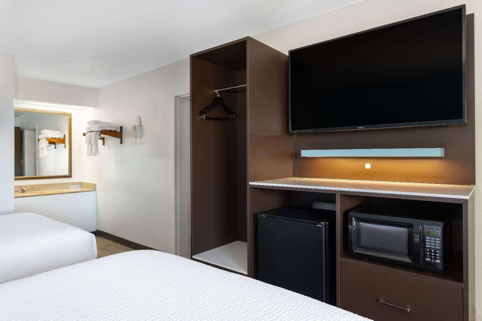 Studio 6 Suites Jacksonville, NC - Camp LeJeune photo 27