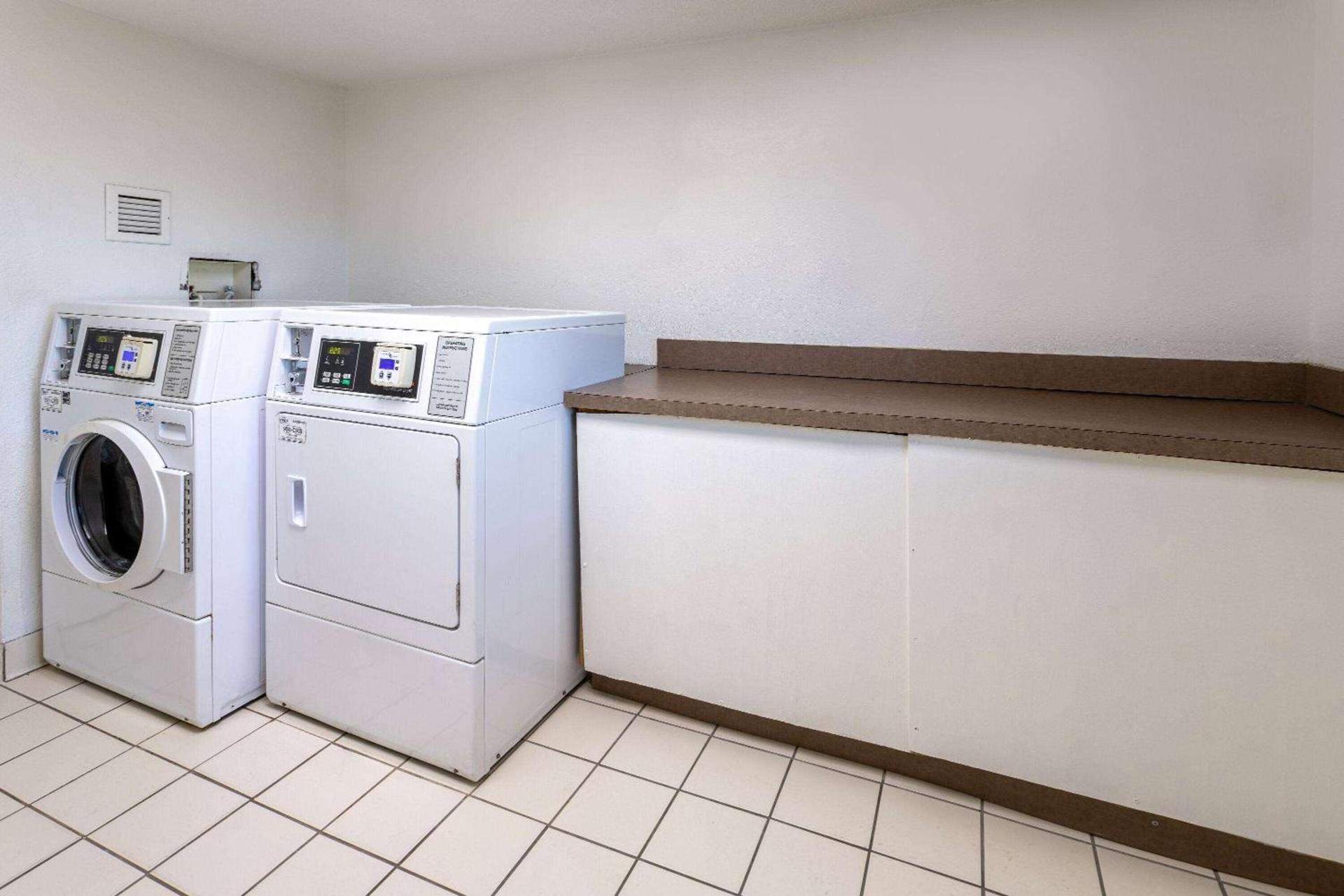 Studio 6 Suites Jacksonville, NC - Camp LeJeune photo 35