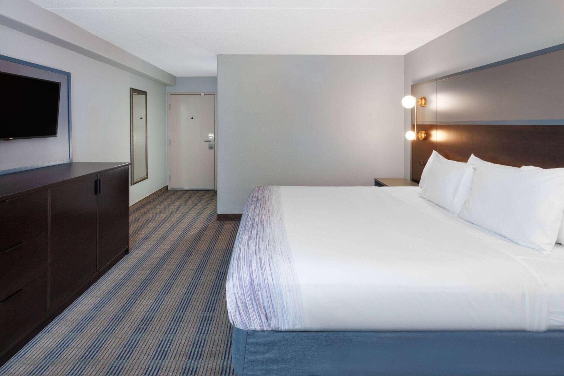 AmericInn by Wyndham Peoria photo 7