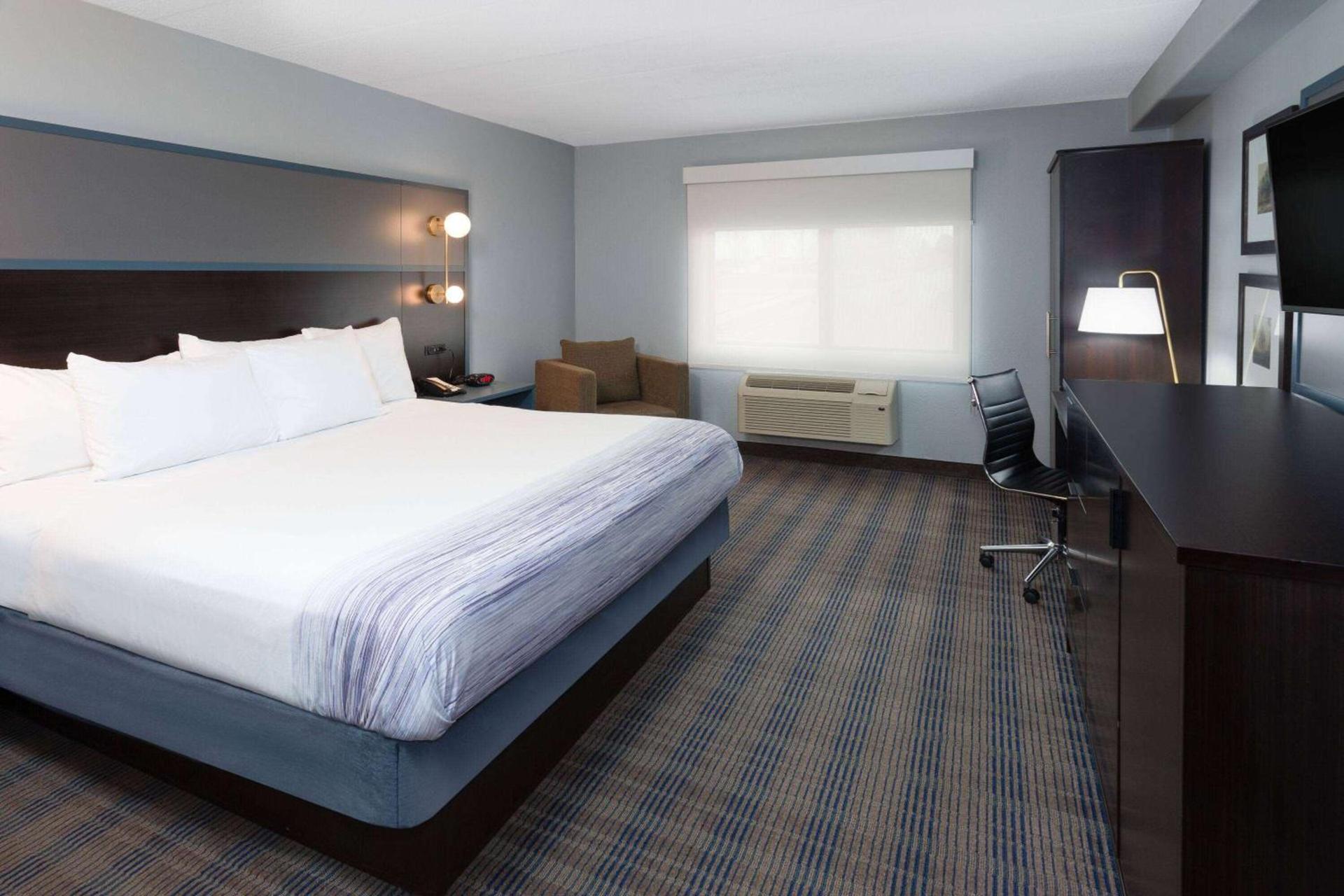 AmericInn by Wyndham Peoria photo 8