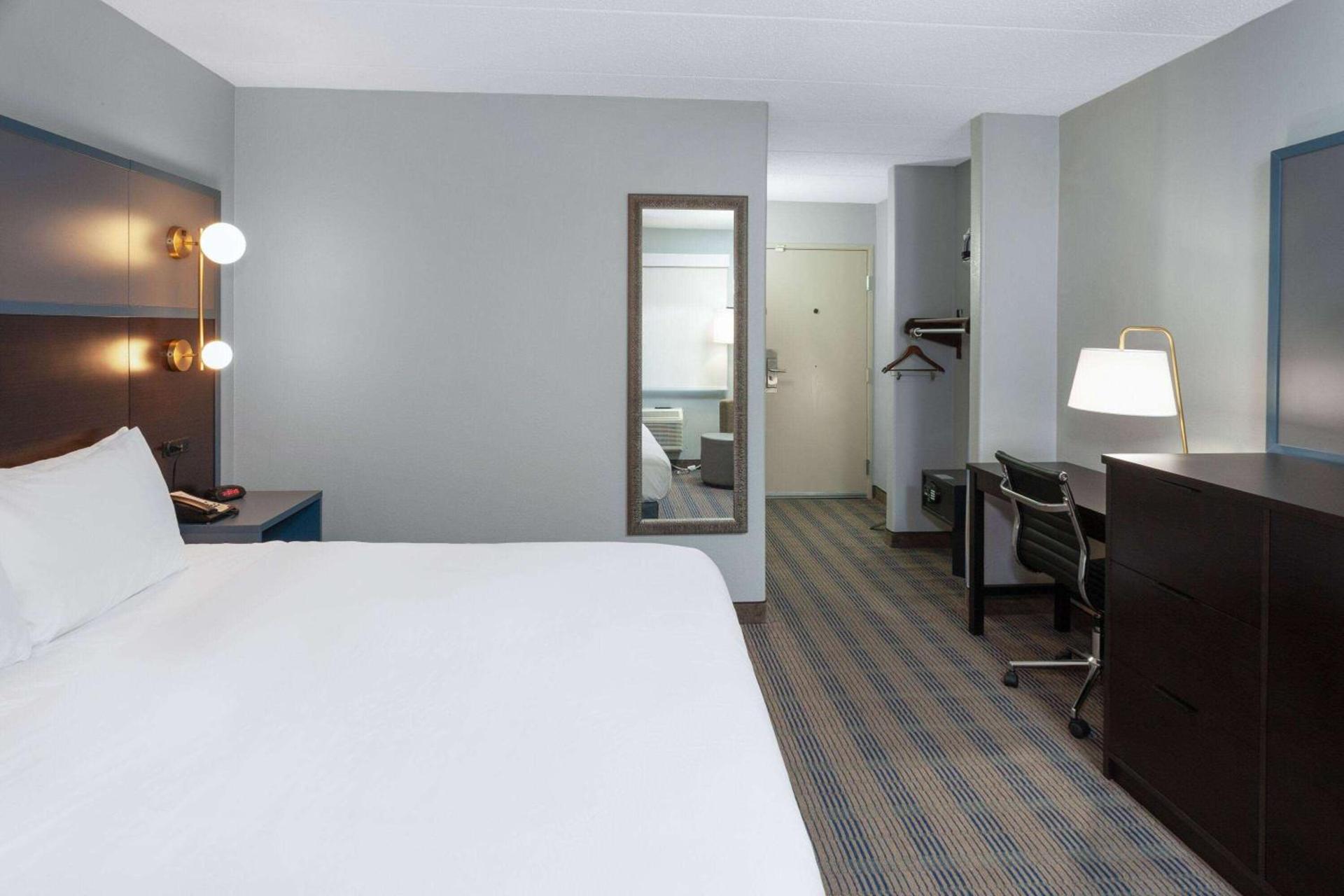AmericInn by Wyndham Peoria photo 12