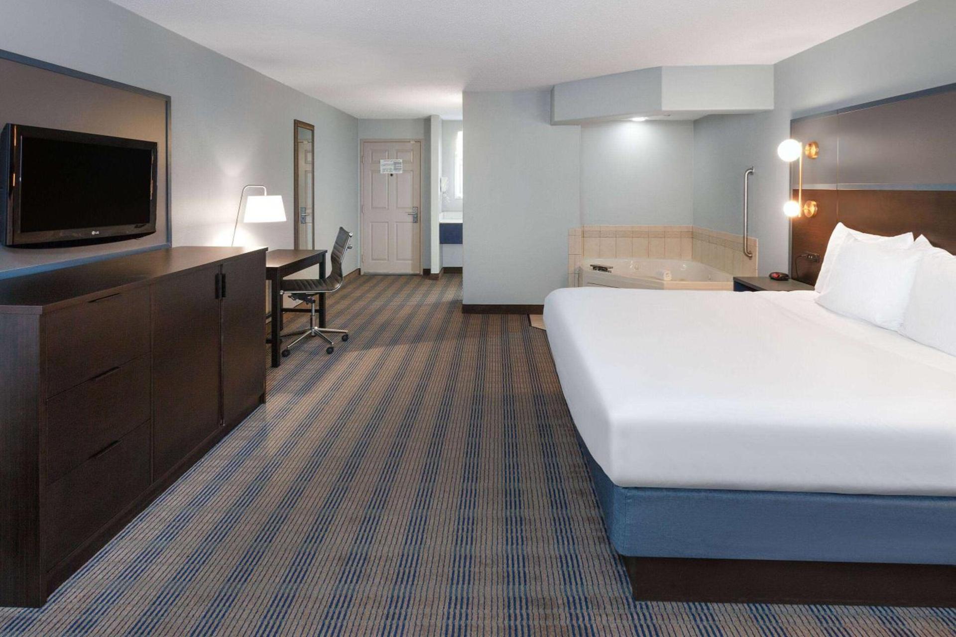 AmericInn by Wyndham Peoria photo 18