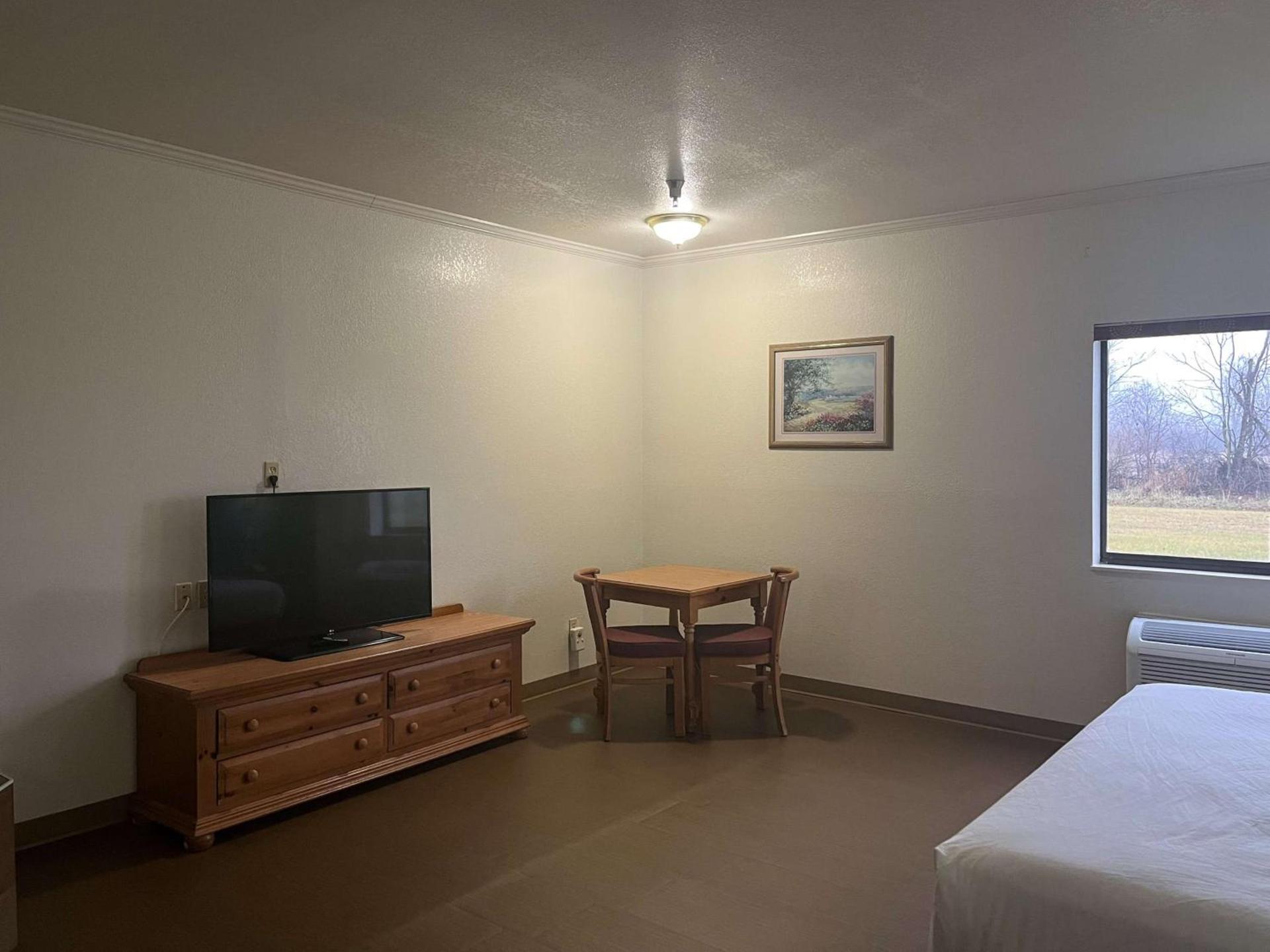 Motel 6 Portland, IN photo 3