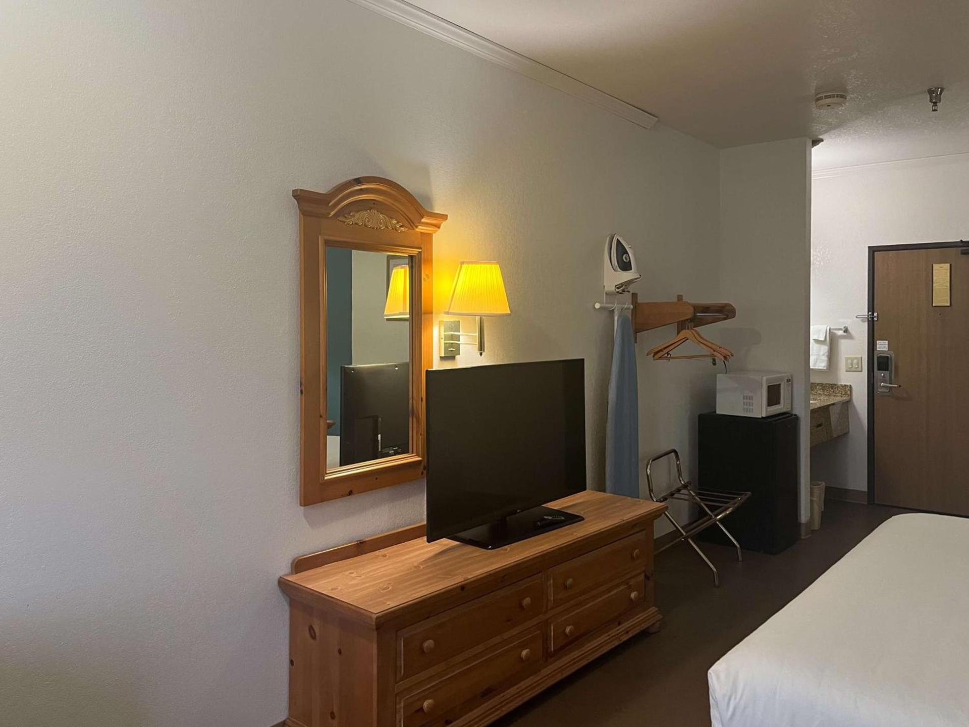 Motel 6 Portland, IN photo 5