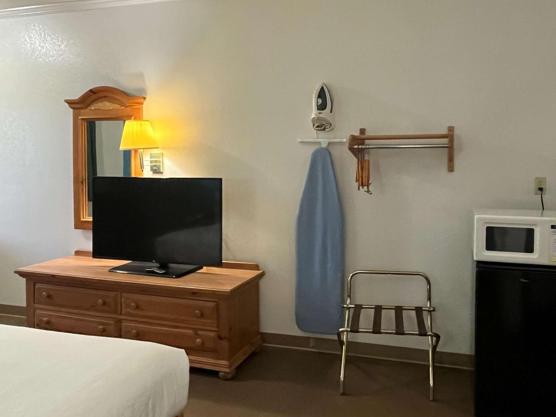 Motel 6 Portland, IN photo 7