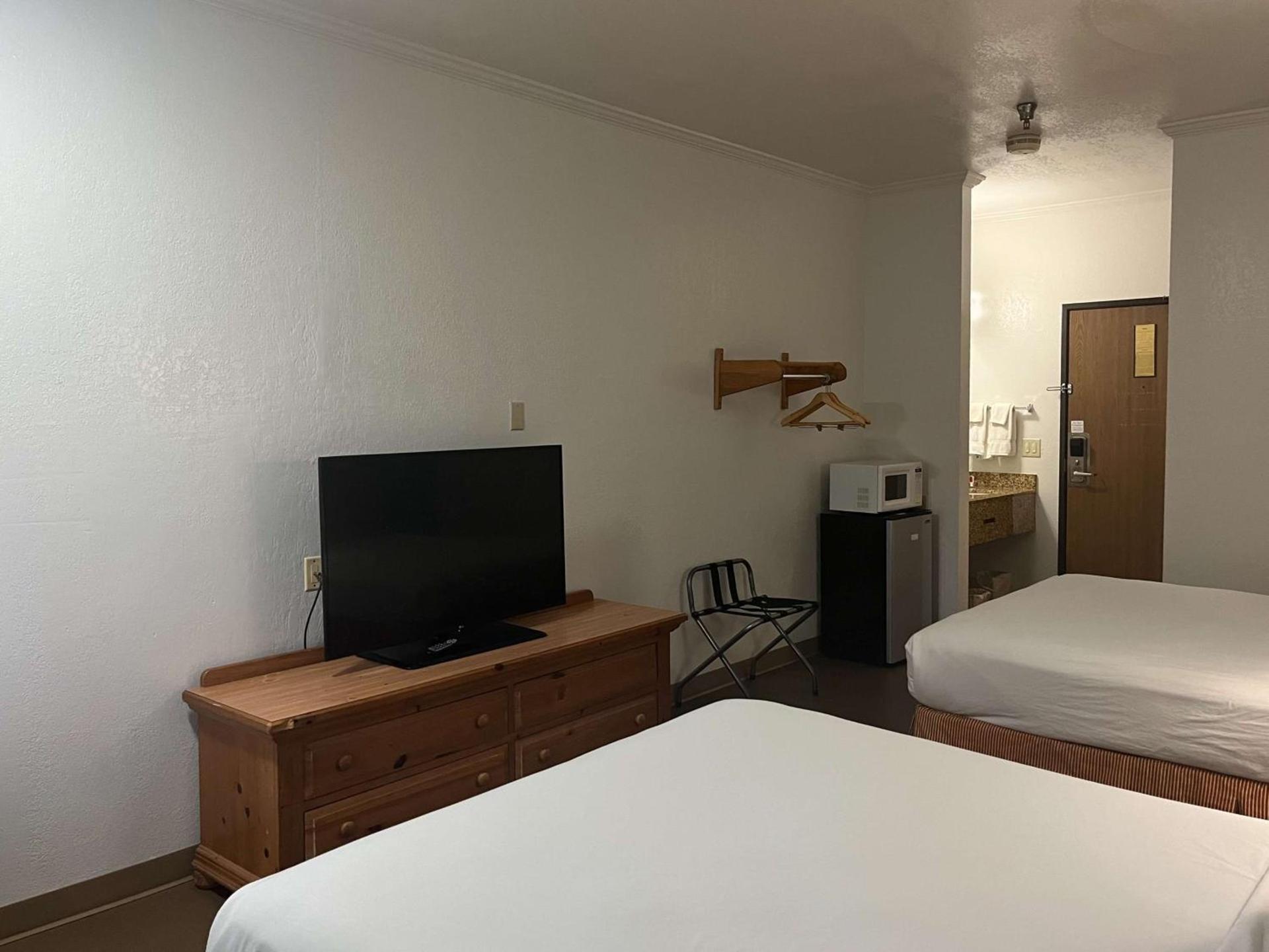 Motel 6 Portland, IN photo 10