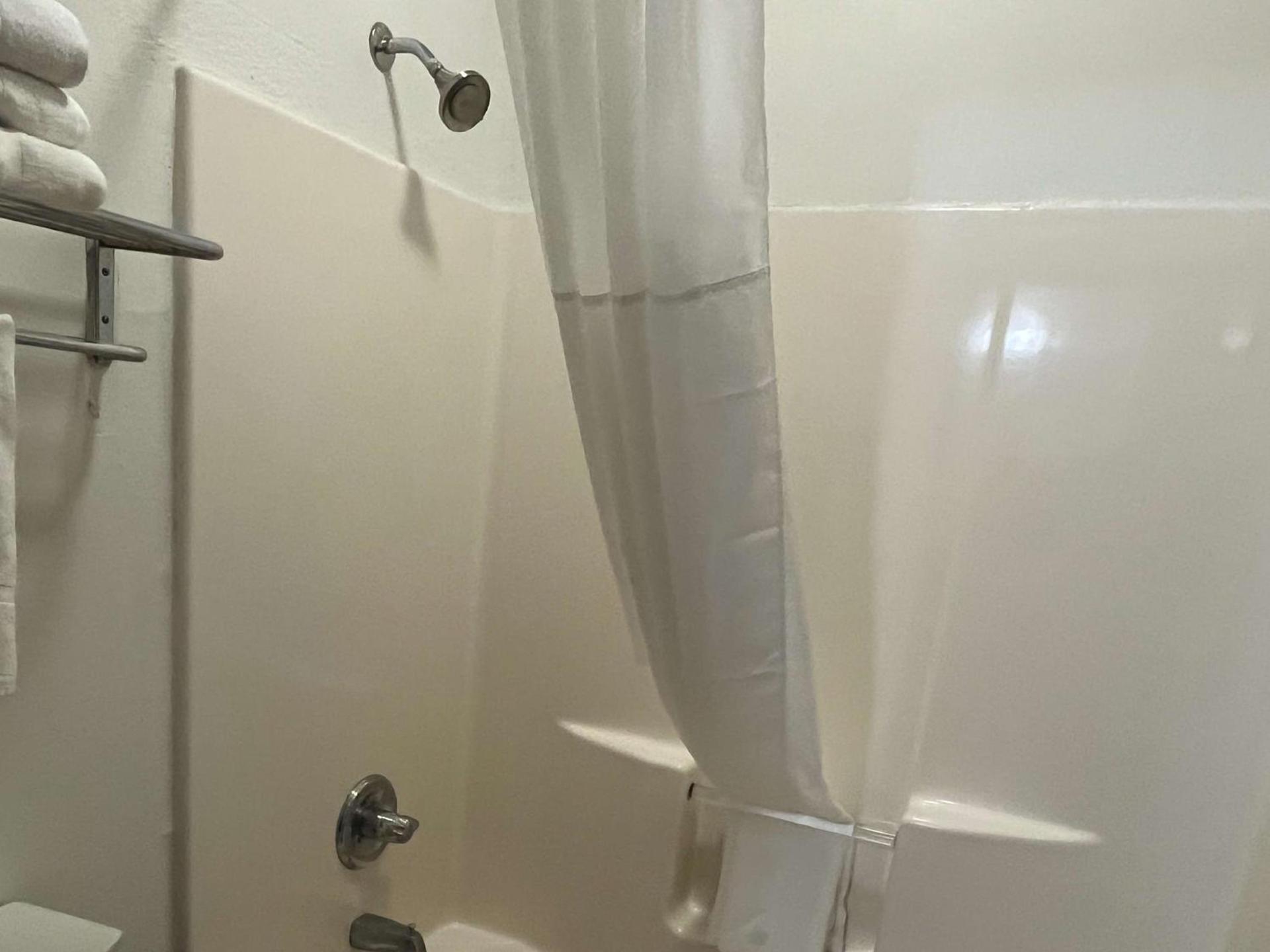 Motel 6 Portland, IN photo 11