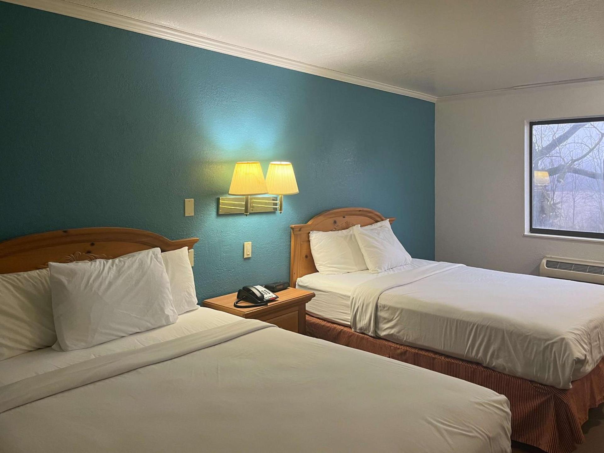 Motel 6 Portland, IN photo 14