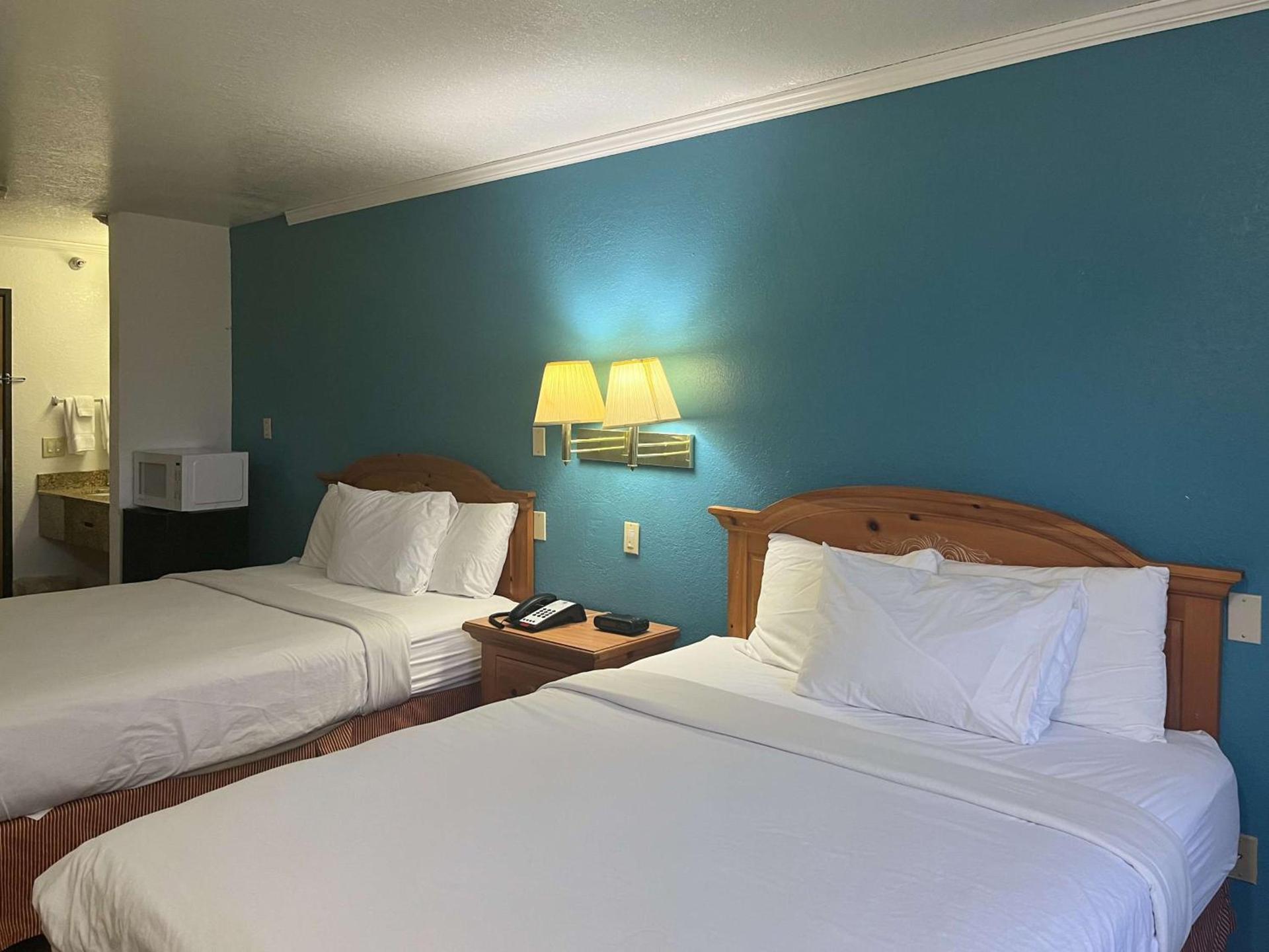 Motel 6 Portland, IN photo 16