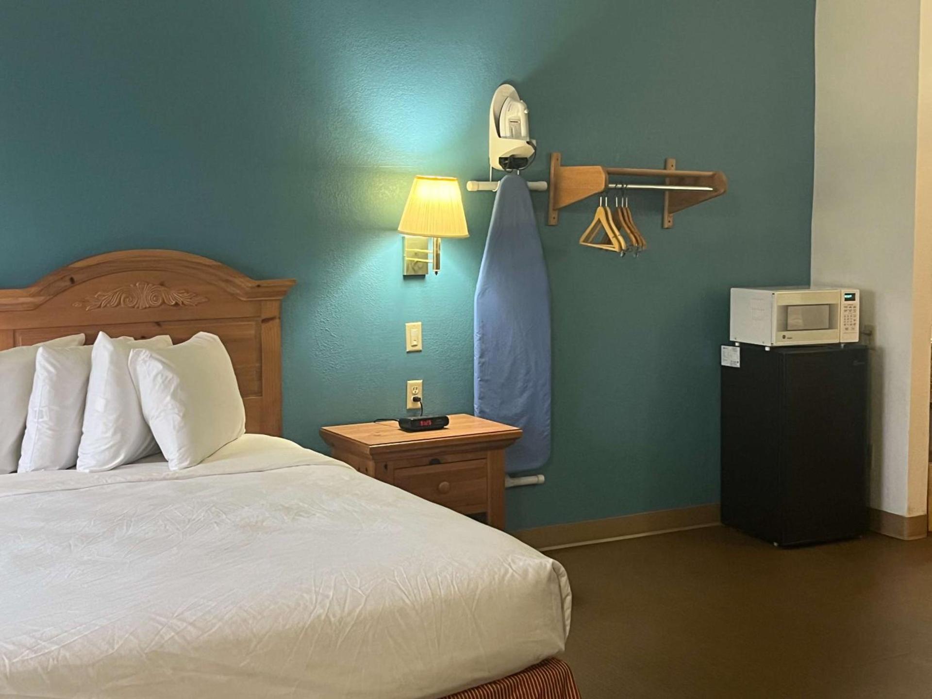 Motel 6 Portland, IN photo 17