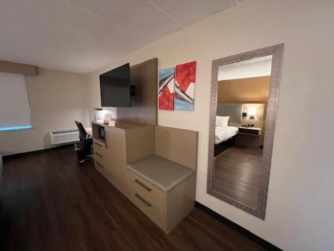 Clarion Hotel & Conference Center Lansing West photo 11