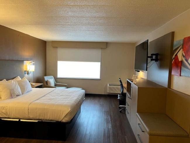 Clarion Hotel & Conference Center Lansing West photo 12