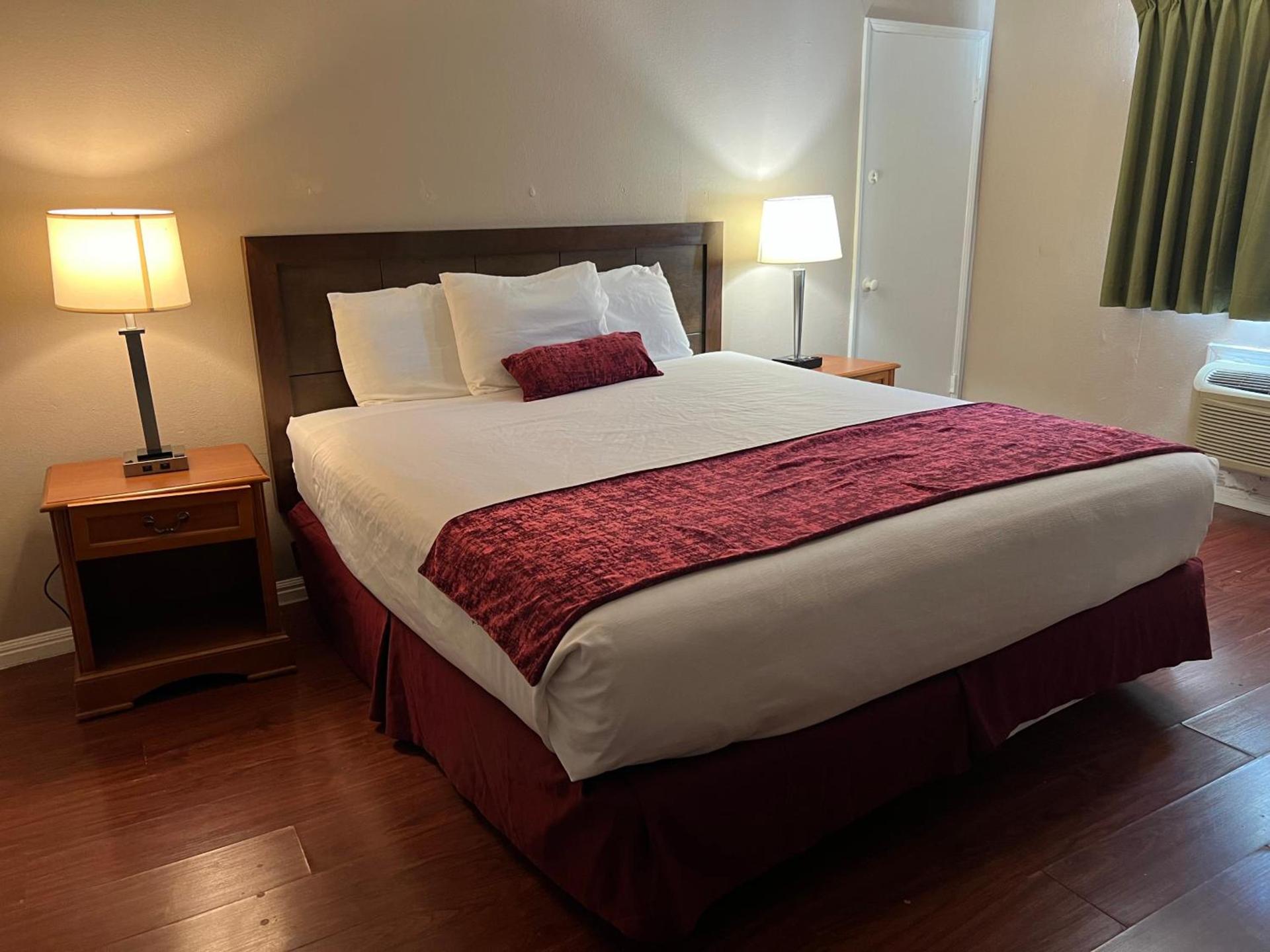 Hometown Inn North Hills photo 5